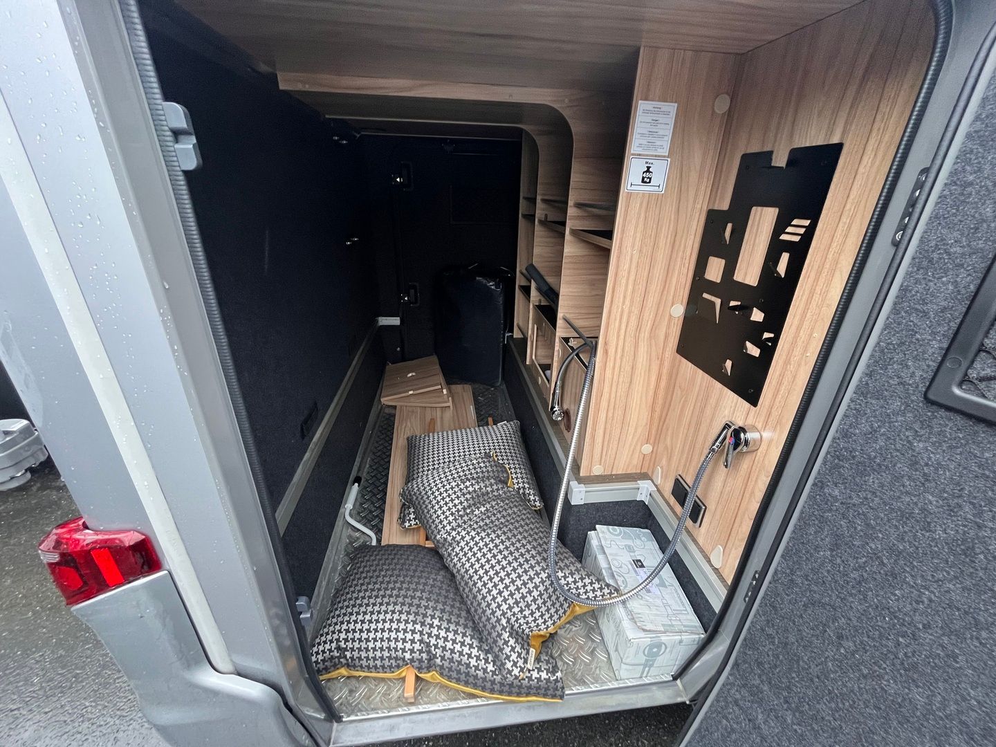 Hymer ML-T 570 Cross Over 419 CDI 190 hv **NELIVETO, HUIPPU VARUSTELTU, ERIKOISMALLI**, kuva 20