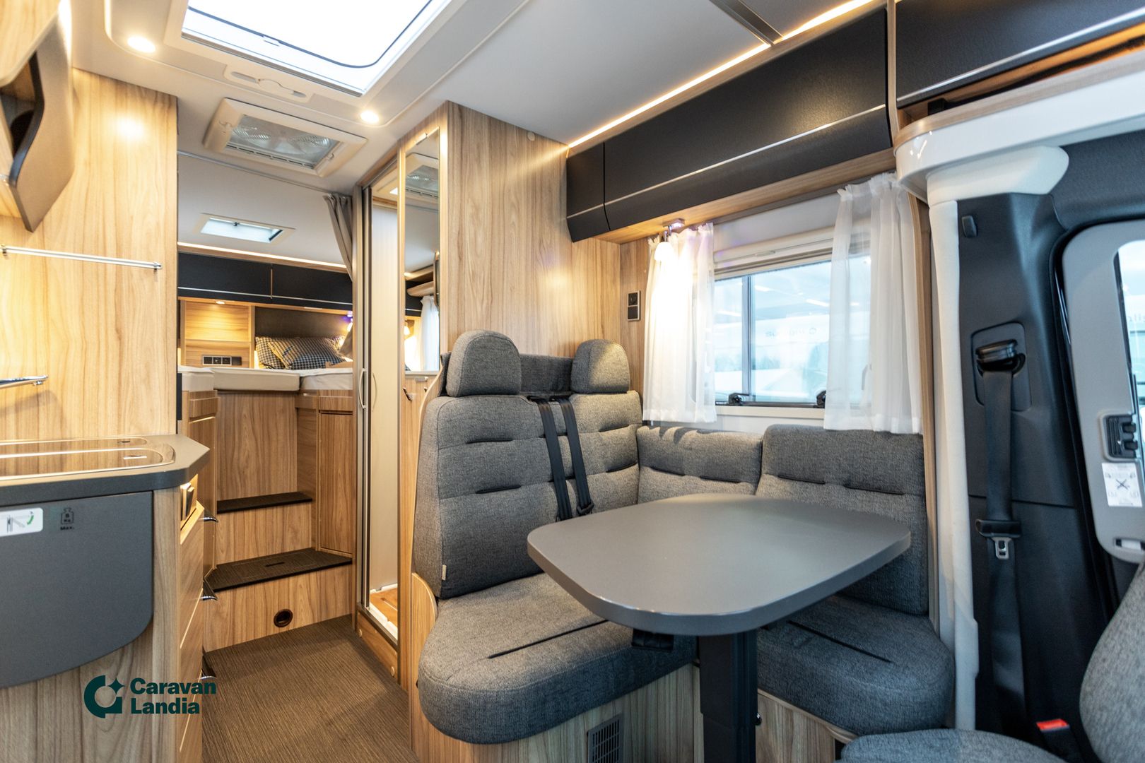 Hymer ML-T 570 Cross Over 419 CDI 190 hv **NELIVETO, HUIPPU VARUSTELTU, ERIKOISMALLI**, kuva 9