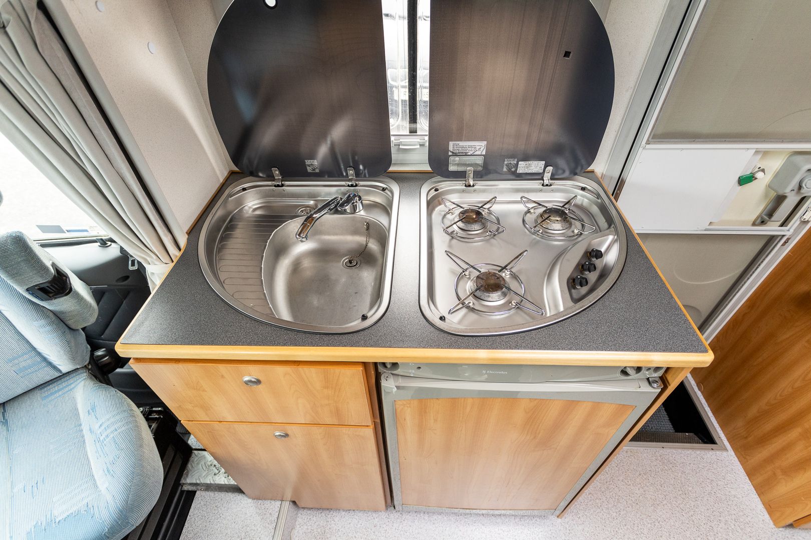 Knaus Sun Traveller Ti 605 L 2.8 JTD 115hv ** ALDE (KAASU/SÄHKÖ) PITKITTÄINEN PARIVUODE, AJ VAIN 97TKM **, kuva 13