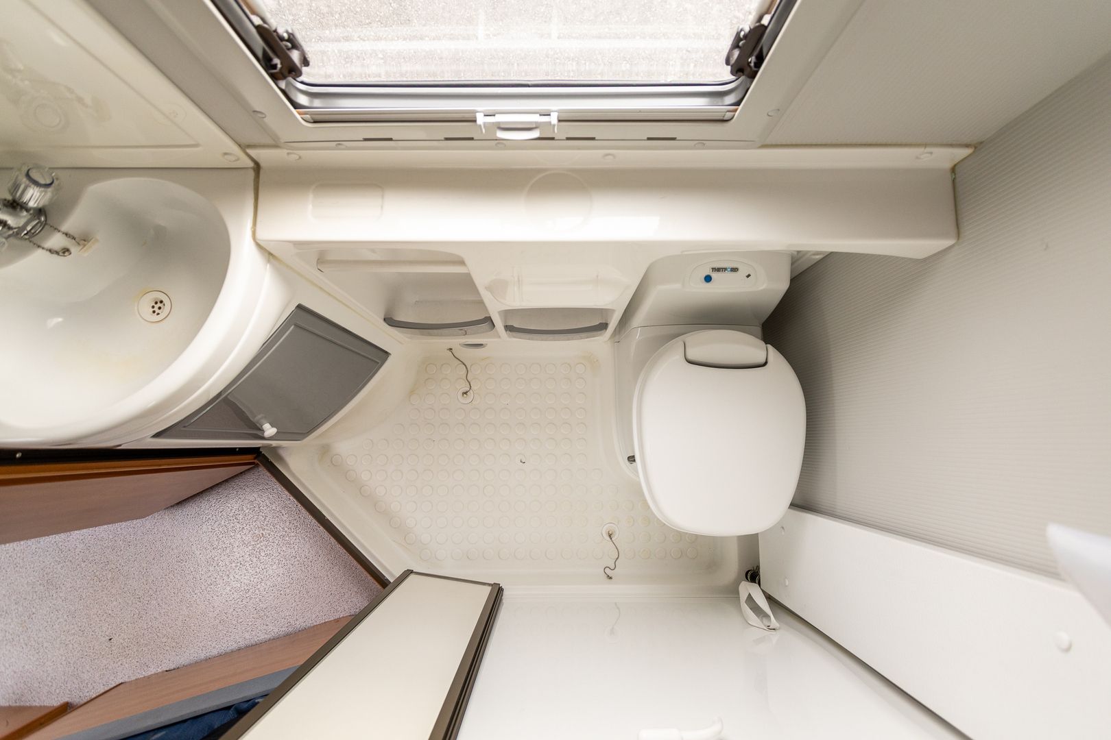 Knaus Sun Traveller Ti 605 L 2.8 JTD 115hv ** ALDE (KAASU/SÄHKÖ) PITKITTÄINEN PARIVUODE, AJ VAIN 97TKM **, kuva 17