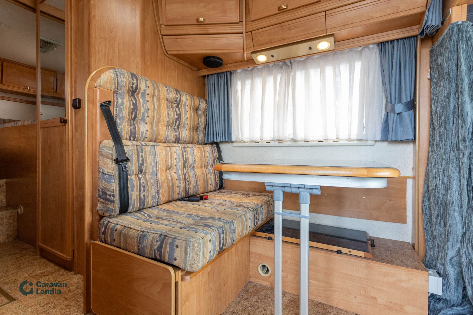 Frankia A680 2.5 TDi 115 hv **TRUMA, ERILLISVUOTEET, MARKIISI, ALKOVI **, kuva 8