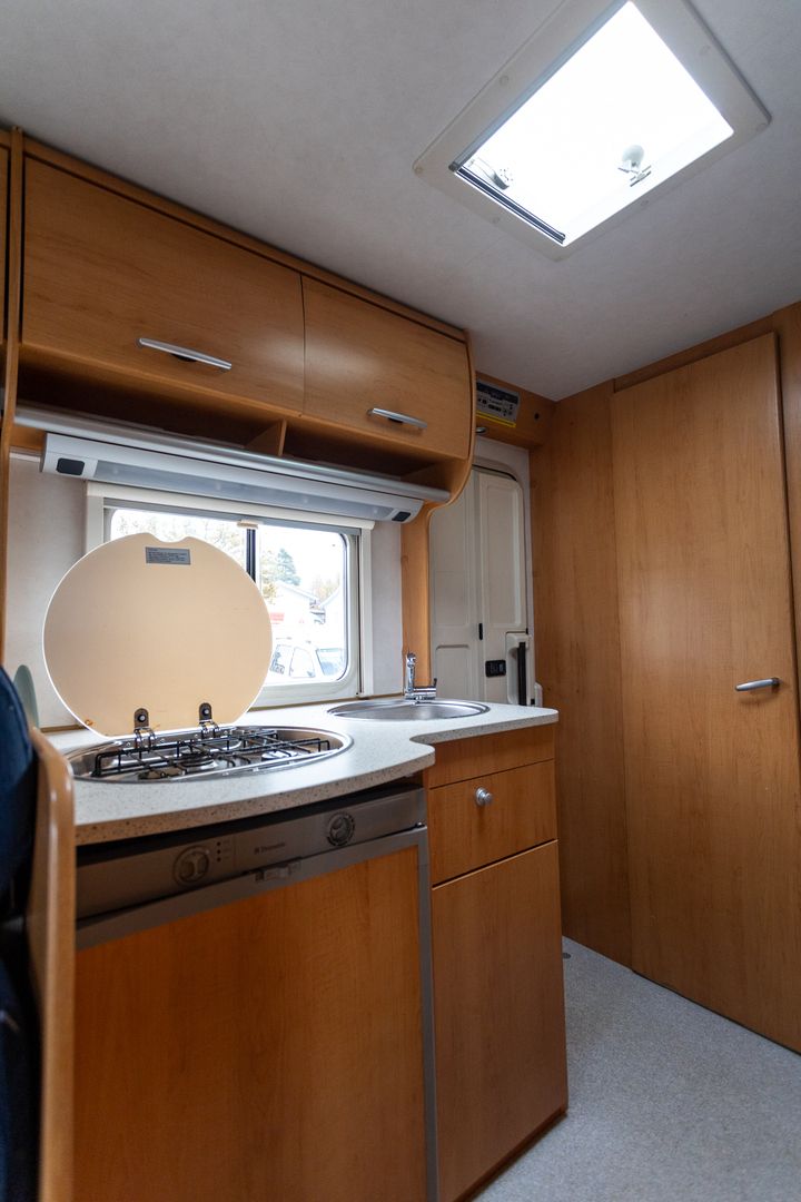 Solifer 690 A 2.8 JTD 128hv ** TRUMA (KAASU/SÄHKÖ), 2-KERROSVUODE, 2 x ISTUINRYHMÄ **, kuva 14