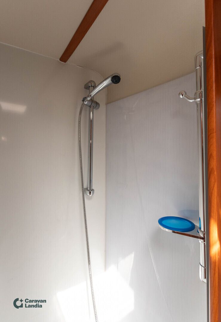 Hobby D 650 ES 2.3 Mjet 130hv ** TRUMA-SÄHKÖPATRUUNA, ERILLISVUOTEET, TAKA-WC **, kuva 15