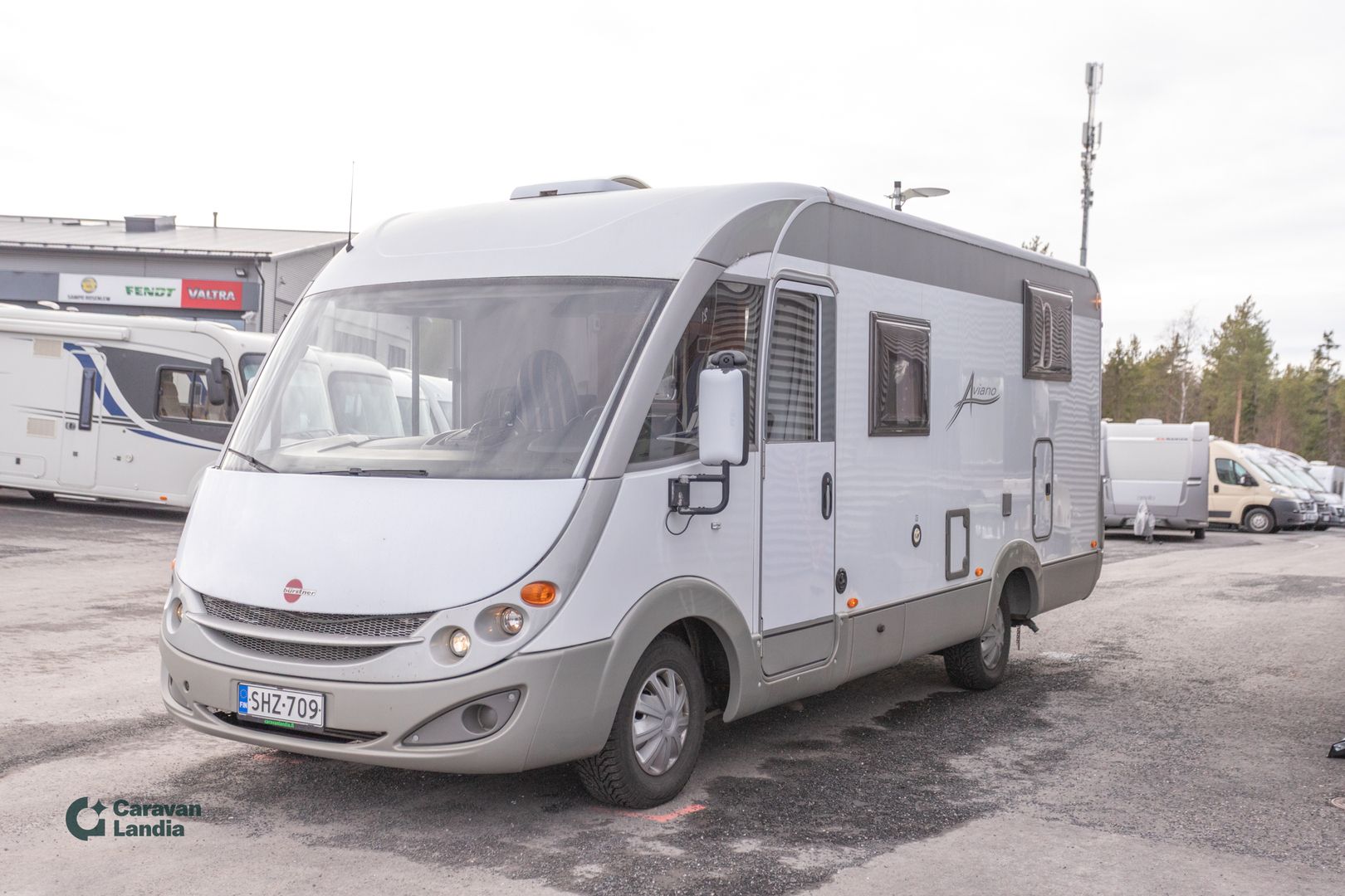 Burstner Aviano I 640 2.3 Mjet 130hv ** TRUMA-SÄHKÖPATRUUNA, ERILLISVUOTEET, MARKIISI, HUBBET-YLÄVUODE **, kuva 5