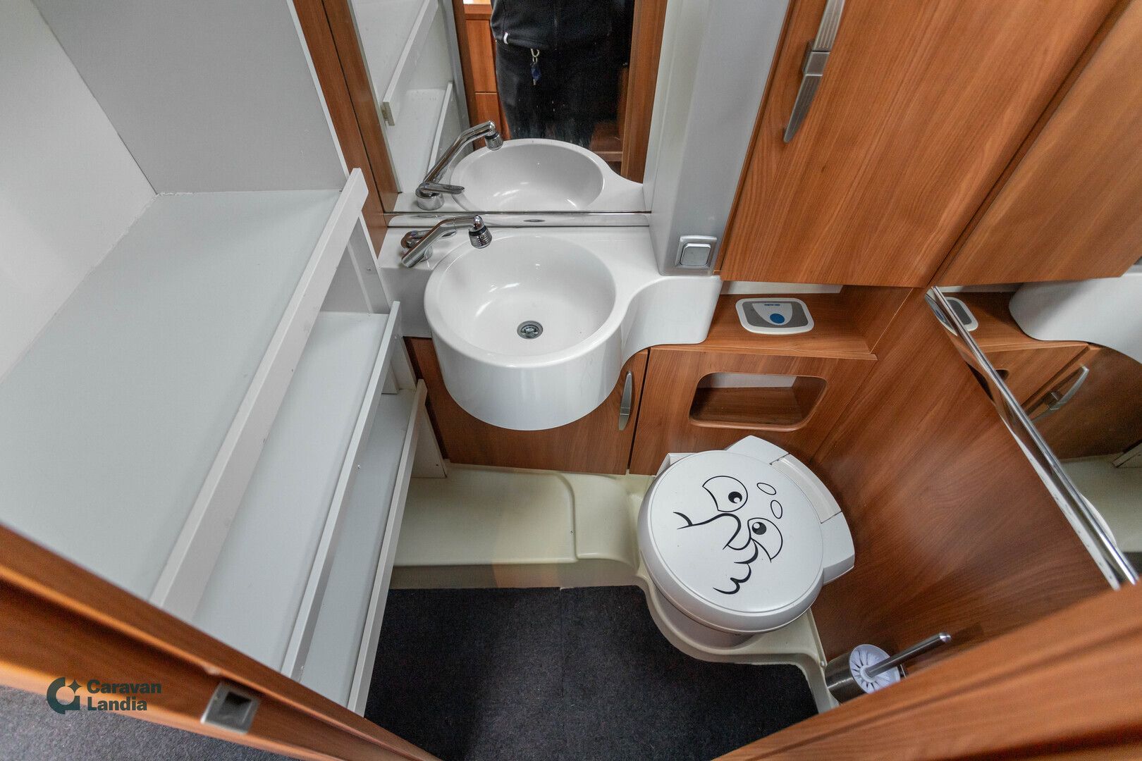 Hymer ECE 613 2.2 TDCi 130hv ** TRUMA-SÄHKÖPATRUUNA, PARIVUODE, MARKIISI **, kuva 13