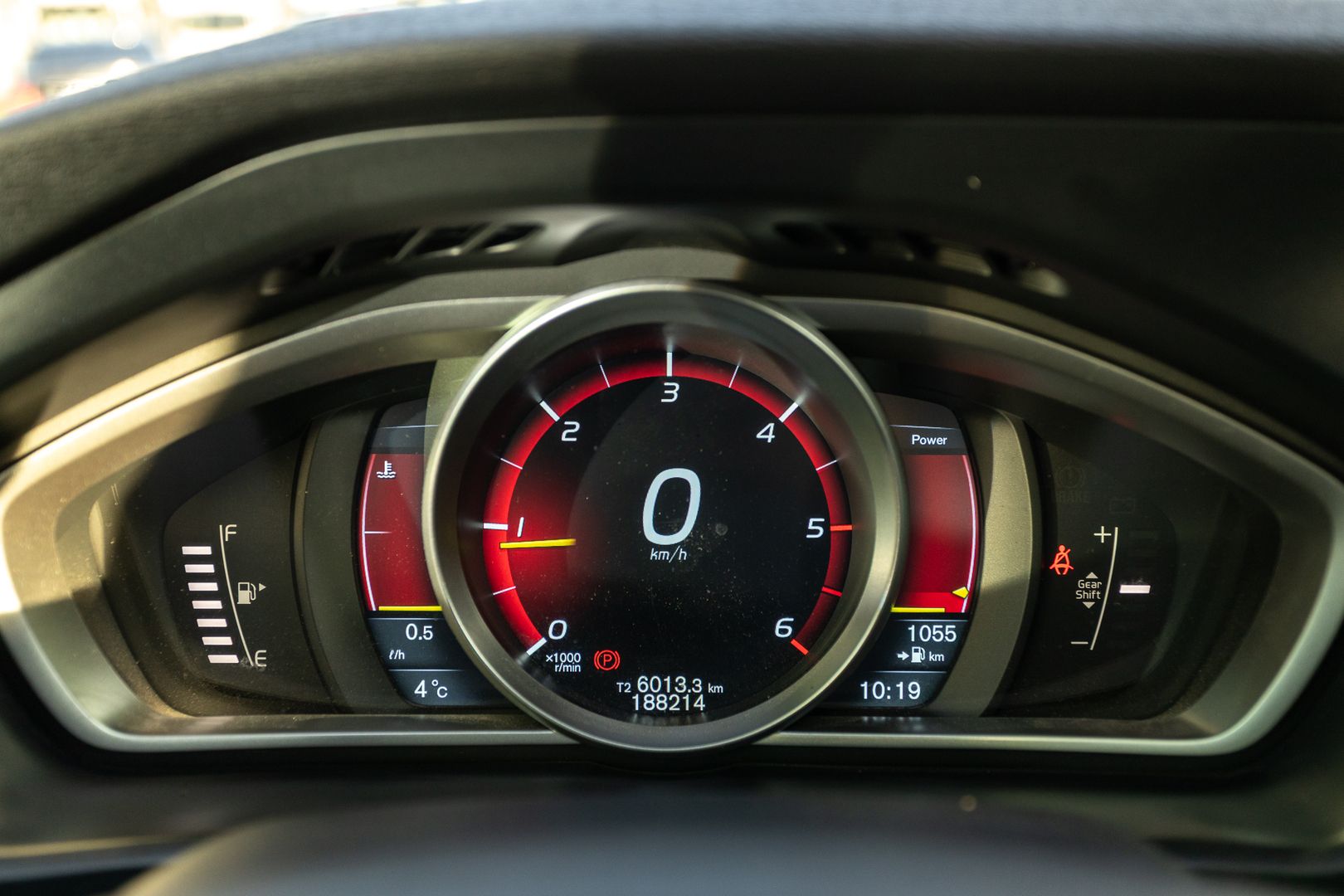 Volvo V40 D2 Momentum 114hv ** AKTIIVISET XENON VALOT, 2XRENKAAT, NAHKASISUSTA **, kuva 13