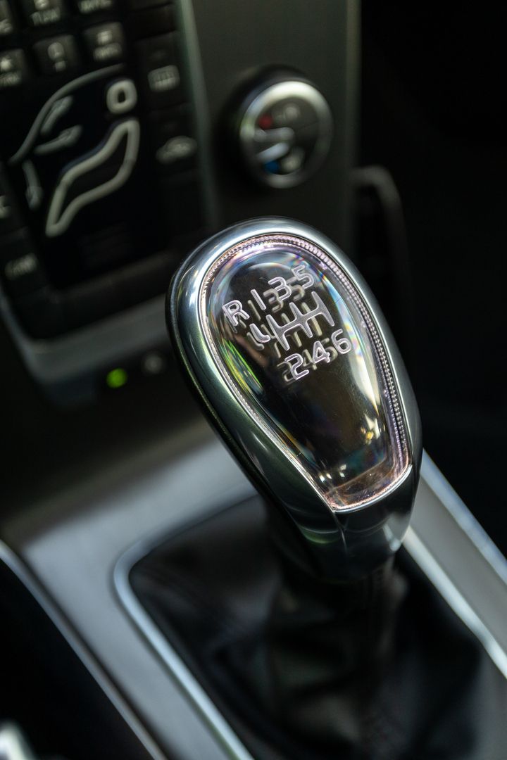 Volvo V40 D2 Momentum 114hv ** AKTIIVISET XENON VALOT, 2XRENKAAT, NAHKASISUSTA **, kuva 18