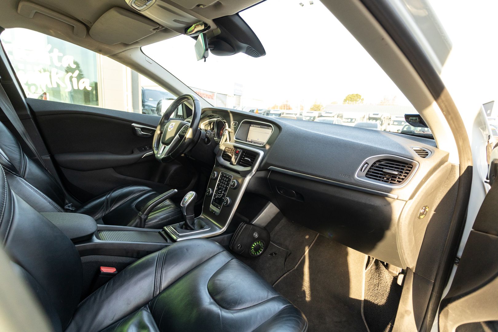 Volvo V40 D2 Momentum 114hv ** AKTIIVISET XENON VALOT, 2XRENKAAT, NAHKASISUSTA **, kuva 22