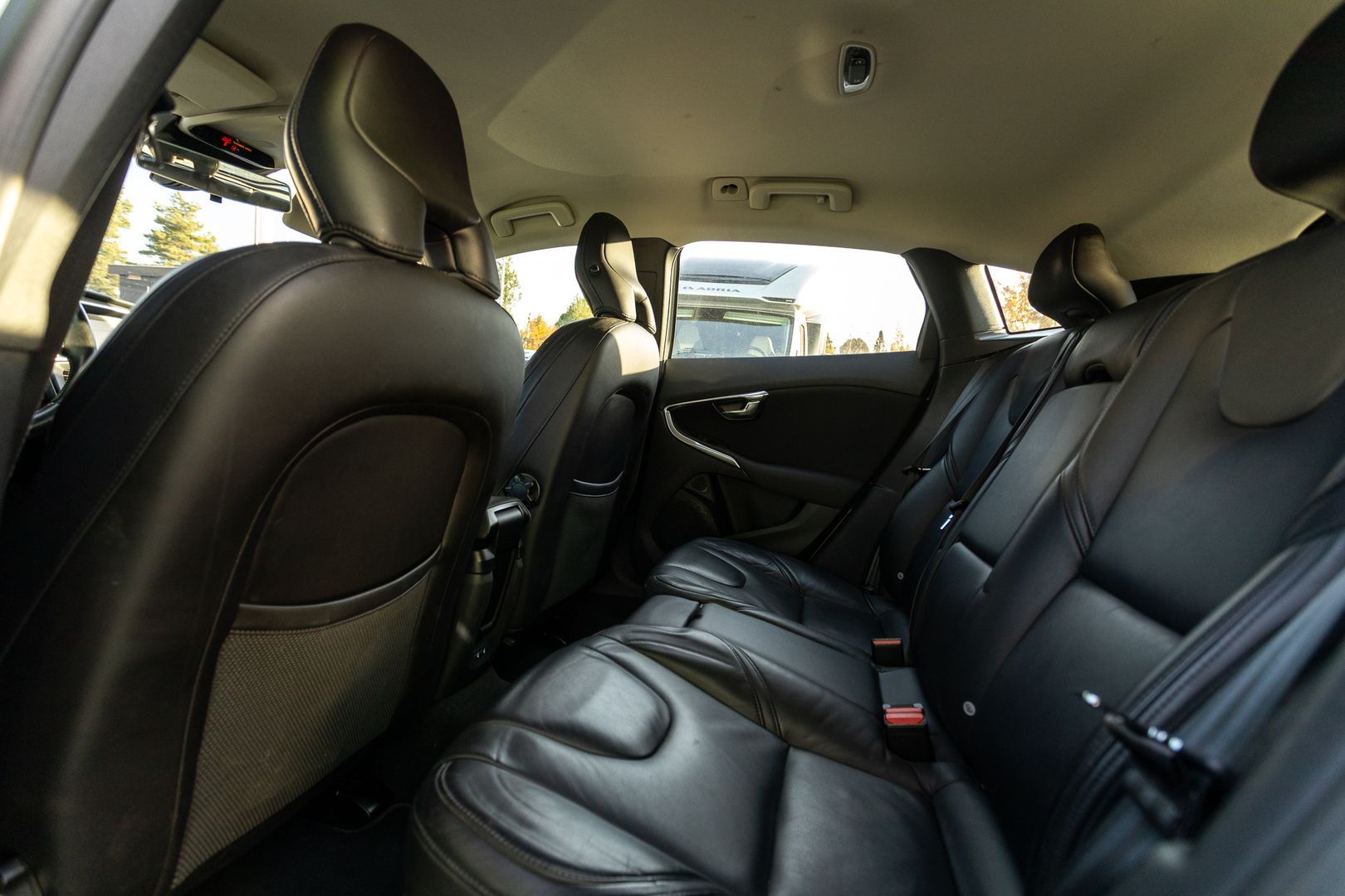 Volvo V40 D2 Momentum 114hv ** AKTIIVISET XENON VALOT, 2XRENKAAT, NAHKASISUSTA **, kuva 23
