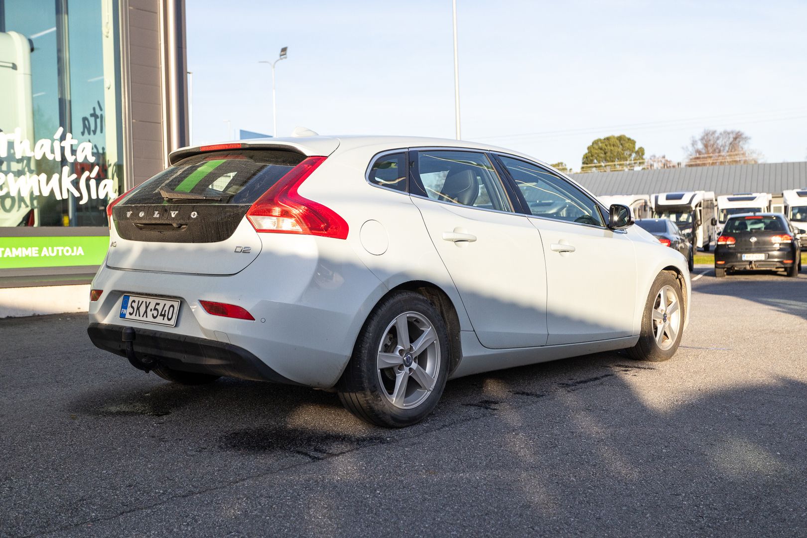 Volvo V40 D2 Momentum 114hv ** AKTIIVISET XENON VALOT, 2XRENKAAT, NAHKASISUSTA **, kuva 3