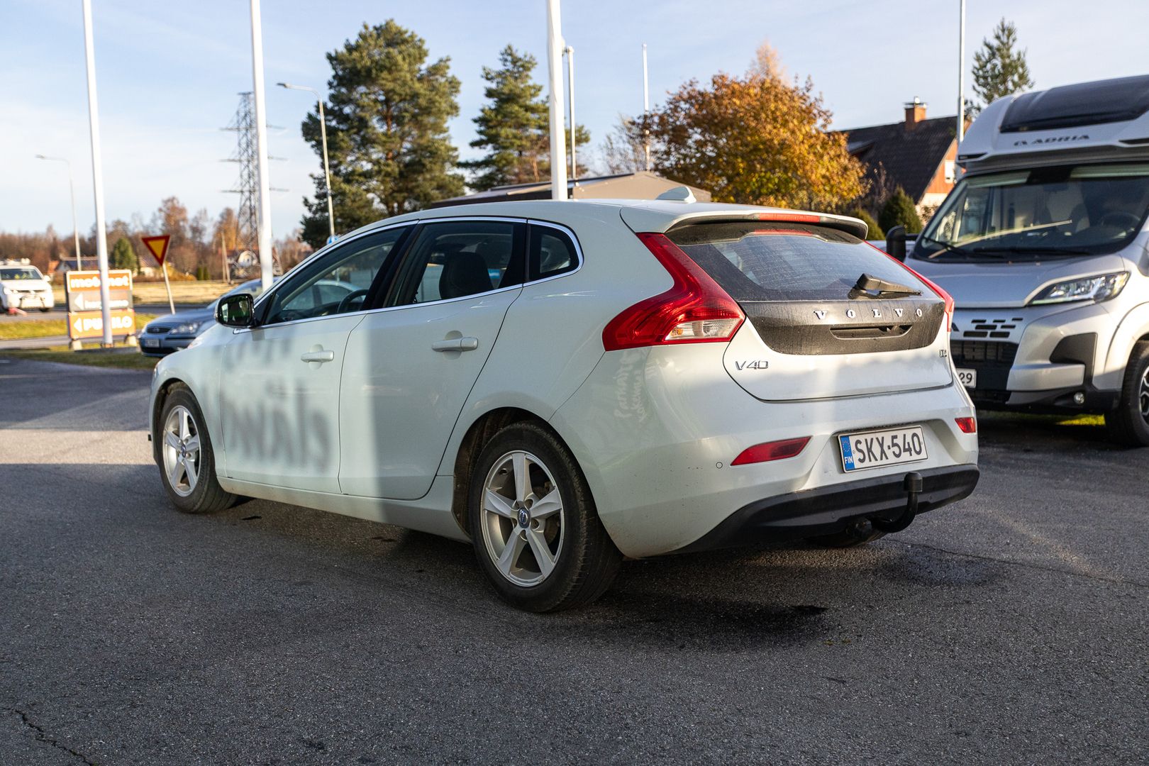 Volvo V40 D2 Momentum 114hv ** AKTIIVISET XENON VALOT, 2XRENKAAT, NAHKASISUSTA **, kuva 4