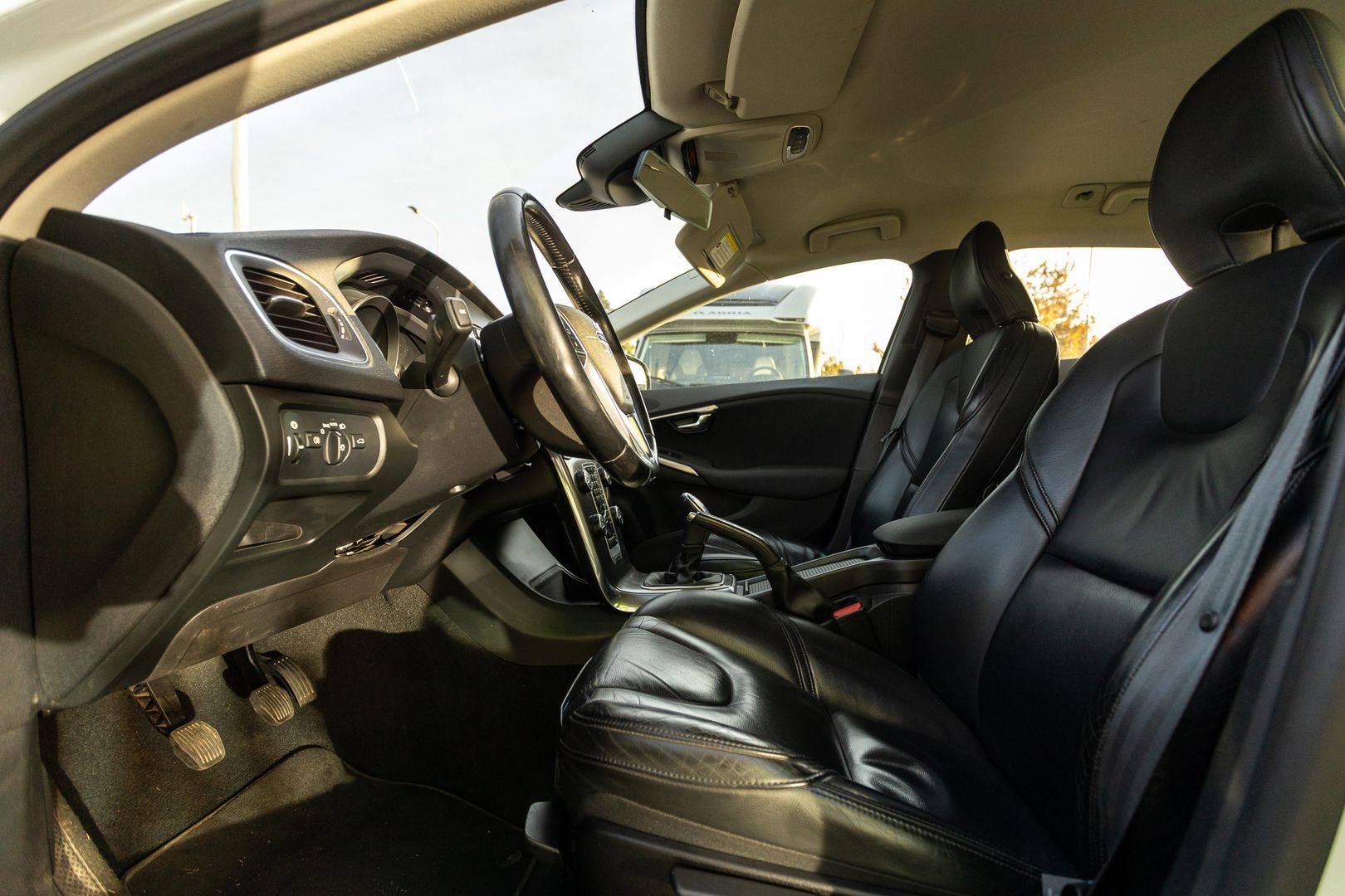 Volvo V40 D2 Momentum 114hv ** AKTIIVISET XENON VALOT, 2XRENKAAT, NAHKASISUSTA **, kuva 7
