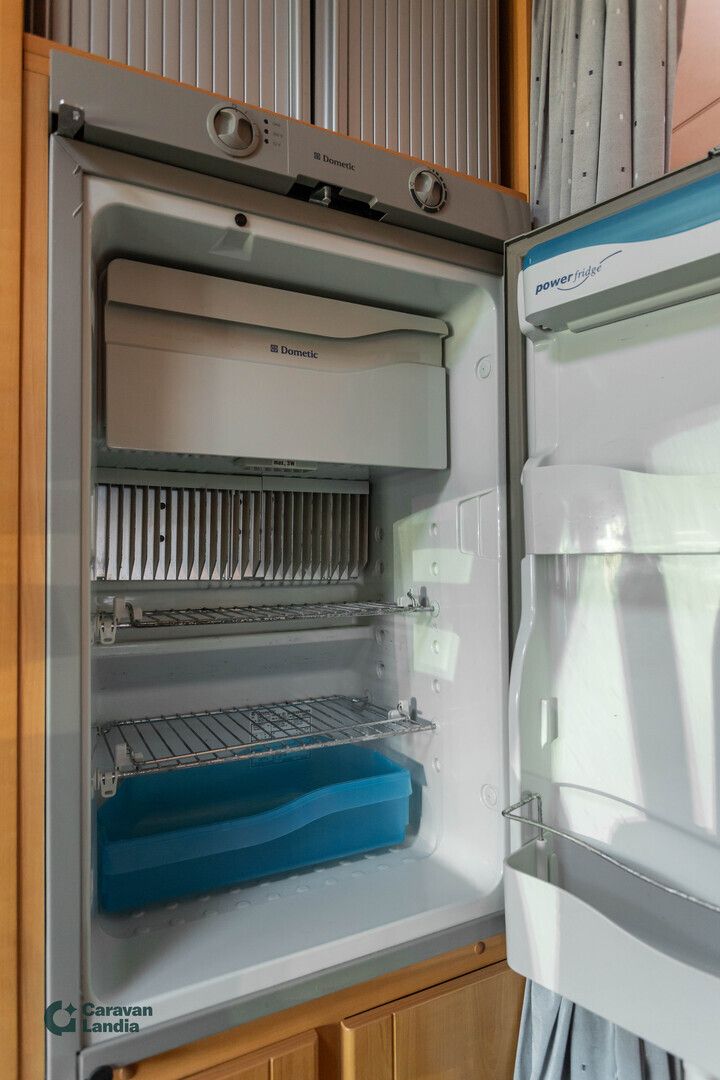 Lmc Liberty 662 TI 2.3 Mjet 110hv ** TRUMA-SÄHKÖPATRUUNA, PITKITTÄINEN-PARIVUODE, MARKIISI **, kuva 12