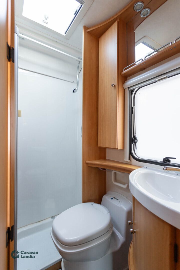 Lmc Liberty 662 TI 2.3 Mjet 110hv ** TRUMA-SÄHKÖPATRUUNA, PITKITTÄINEN-PARIVUODE, MARKIISI **, kuva 14