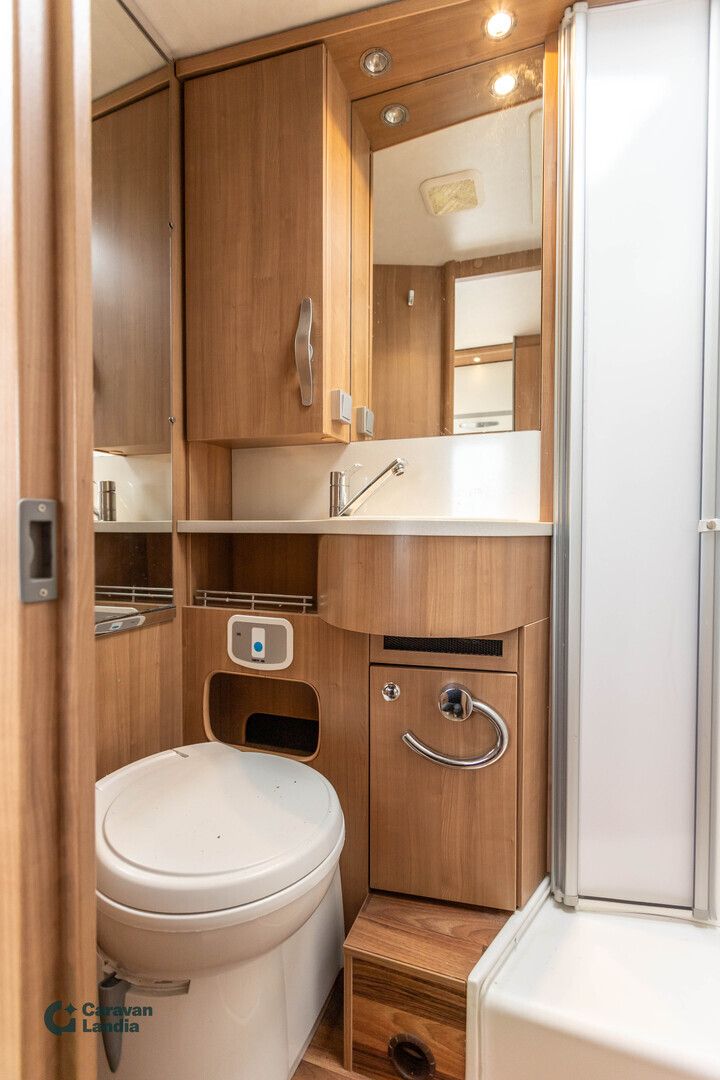 Hymer T 674 2.3 Mjet 150hv **TULOSSA, ALDE, ERILLISVUOTEET, MARKIISI **, kuva 11