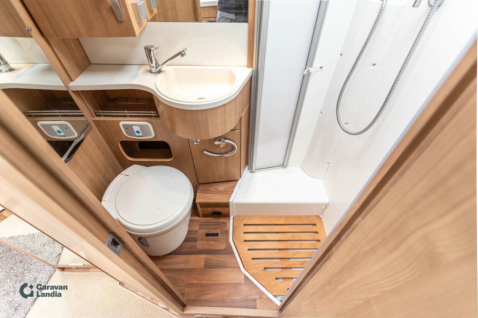 Hymer T 674 2.3 Mjet 150hv **TULOSSA, ALDE, ERILLISVUOTEET, MARKIISI **, kuva 13