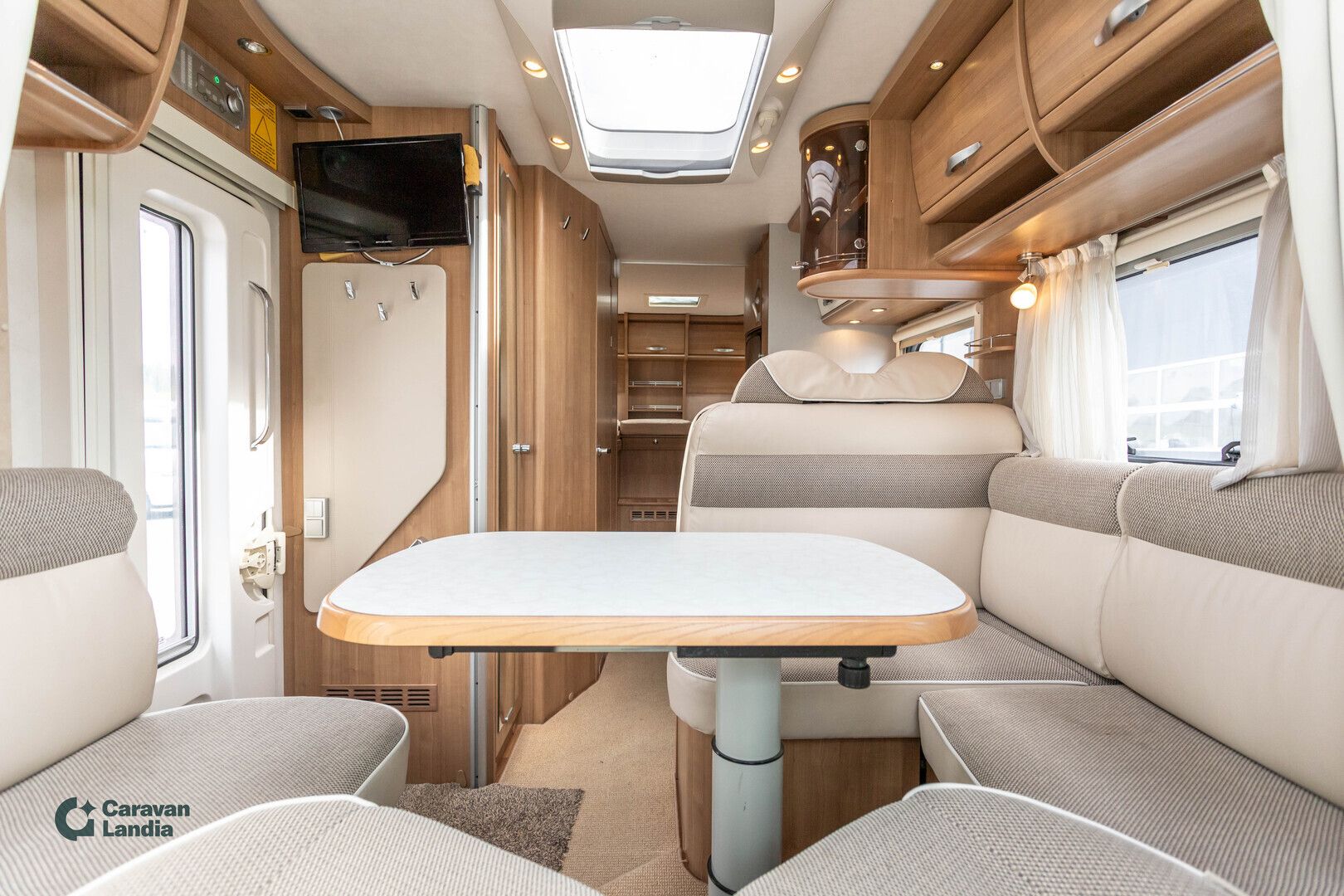 Hymer T 674 2.3 Mjet 150hv **TULOSSA, ALDE, ERILLISVUOTEET, MARKIISI **, kuva 7