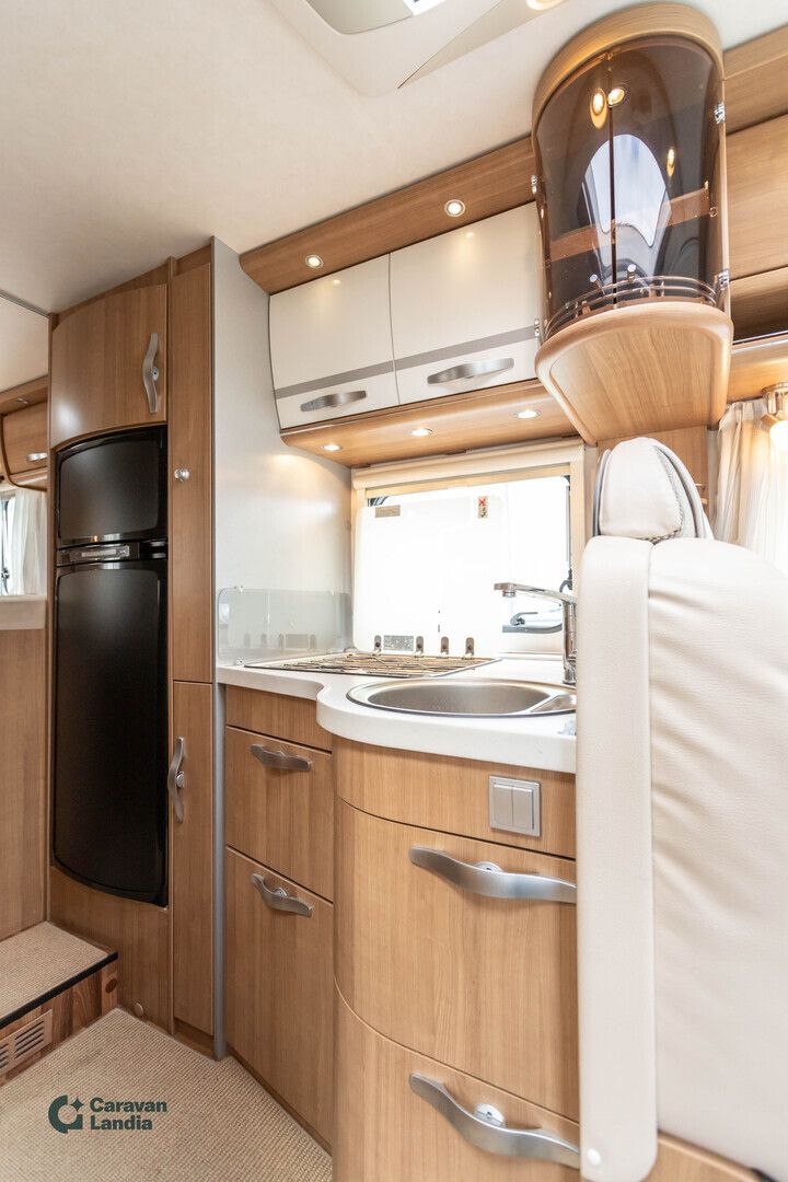 Hymer T 674 2.3 Mjet 150hv **TULOSSA, ALDE, ERILLISVUOTEET, MARKIISI **, kuva 9
