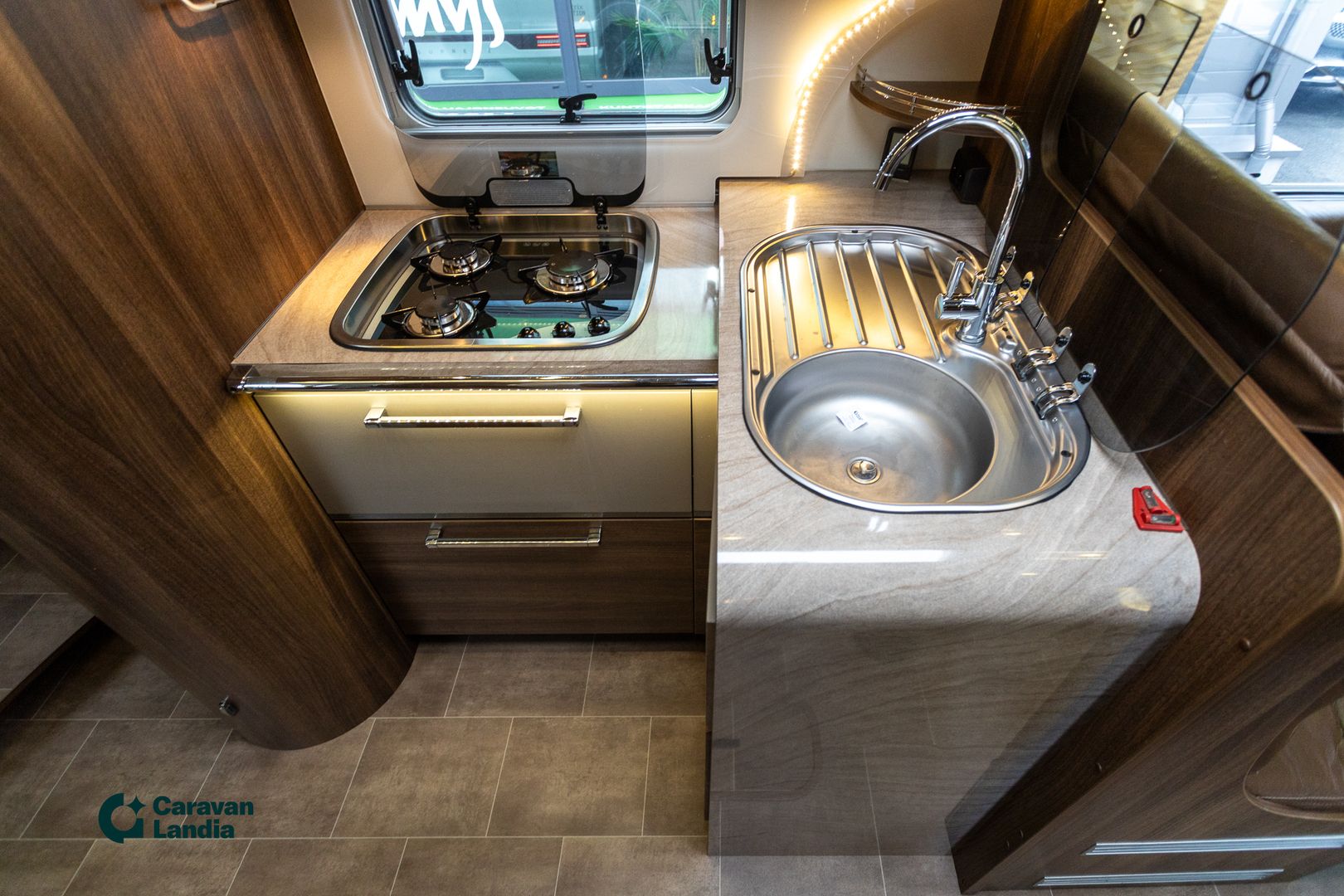 Burstner Elegance I 800 3.0 Mjet 180hv ** ALDE (KAASU/SÄHKÖ), SAAREKEVUODE, NAHKAVERHOILU **, kuva 13