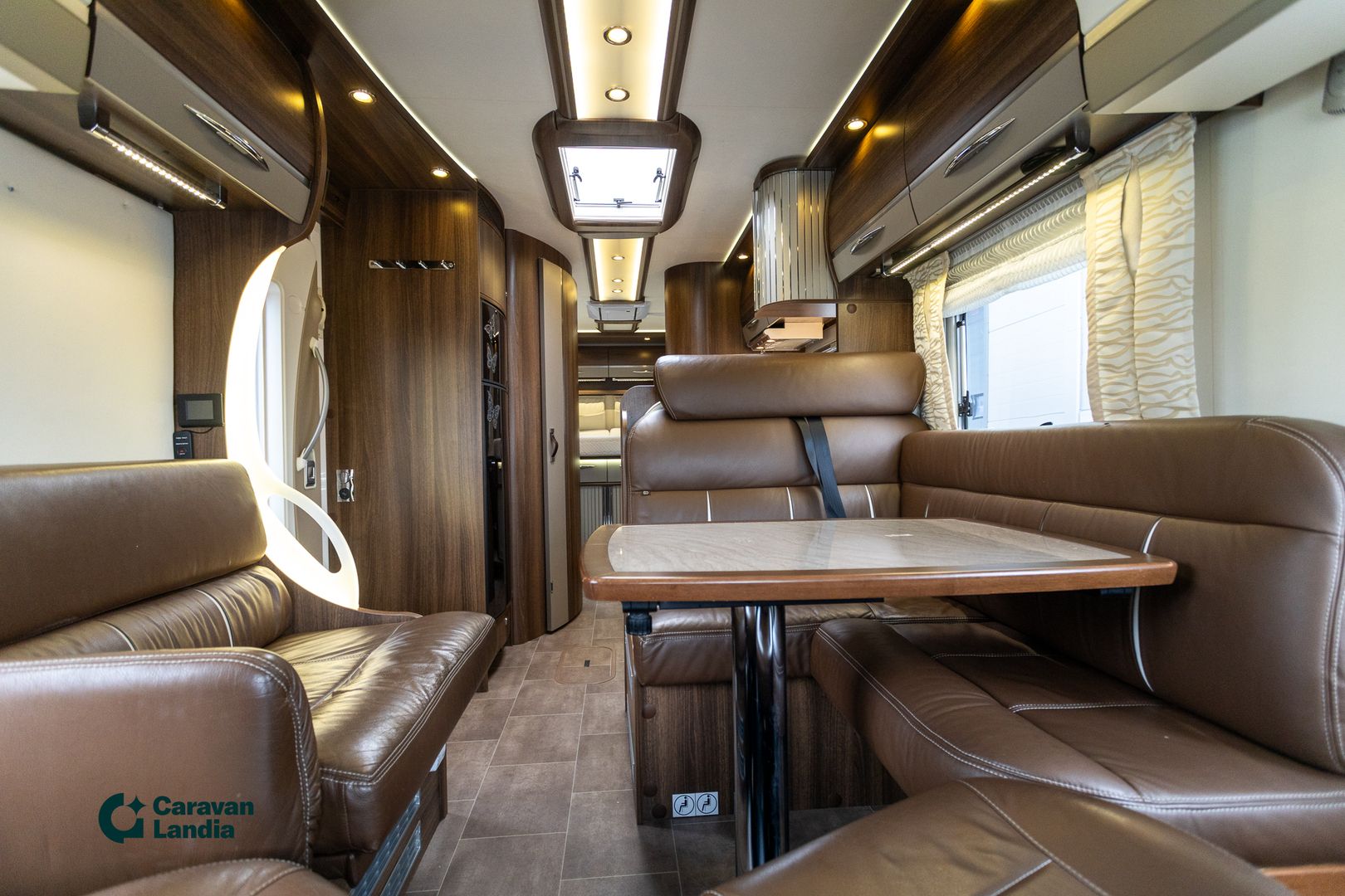 Burstner Elegance I 800 3.0 Mjet 180hv ** ALDE (KAASU/SÄHKÖ), SAAREKEVUODE, NAHKAVERHOILU **, kuva 8