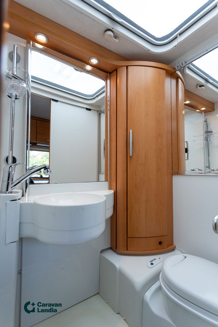 Hymer Van 522 2.0 TDCi 125hv ** TRUMA (KAASU/SÄHKÖ), OHJAAMOILMASTOINTI, PARIVUODE **, kuva 14