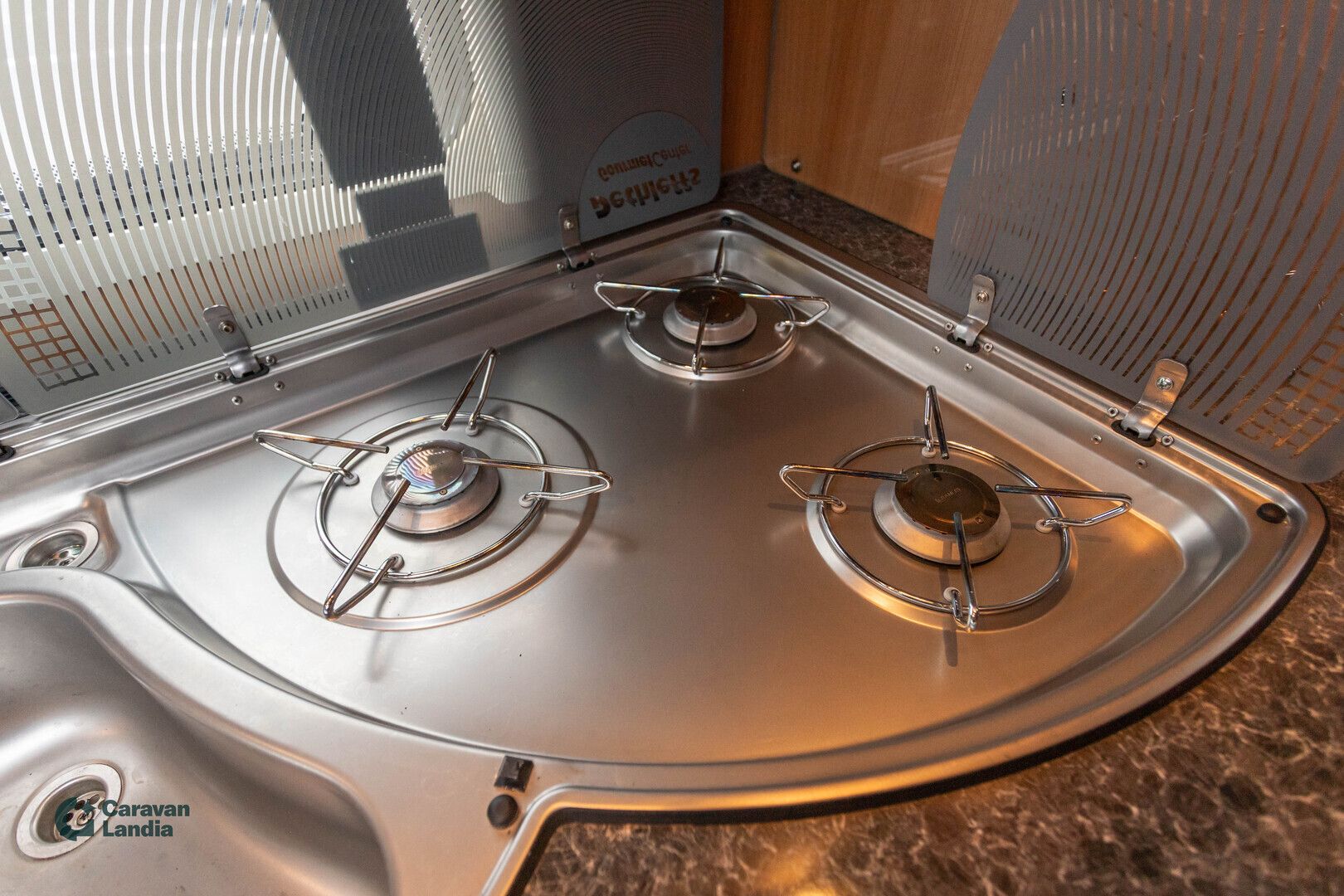 Dethleffs ADVANTAGE I 6611 3.0 Mjet 160 hv ** ALDE, MATALAT ERILLISVUOTEET, LATTIALÄMMITYS, VETOKOUKKU **, kuva 12