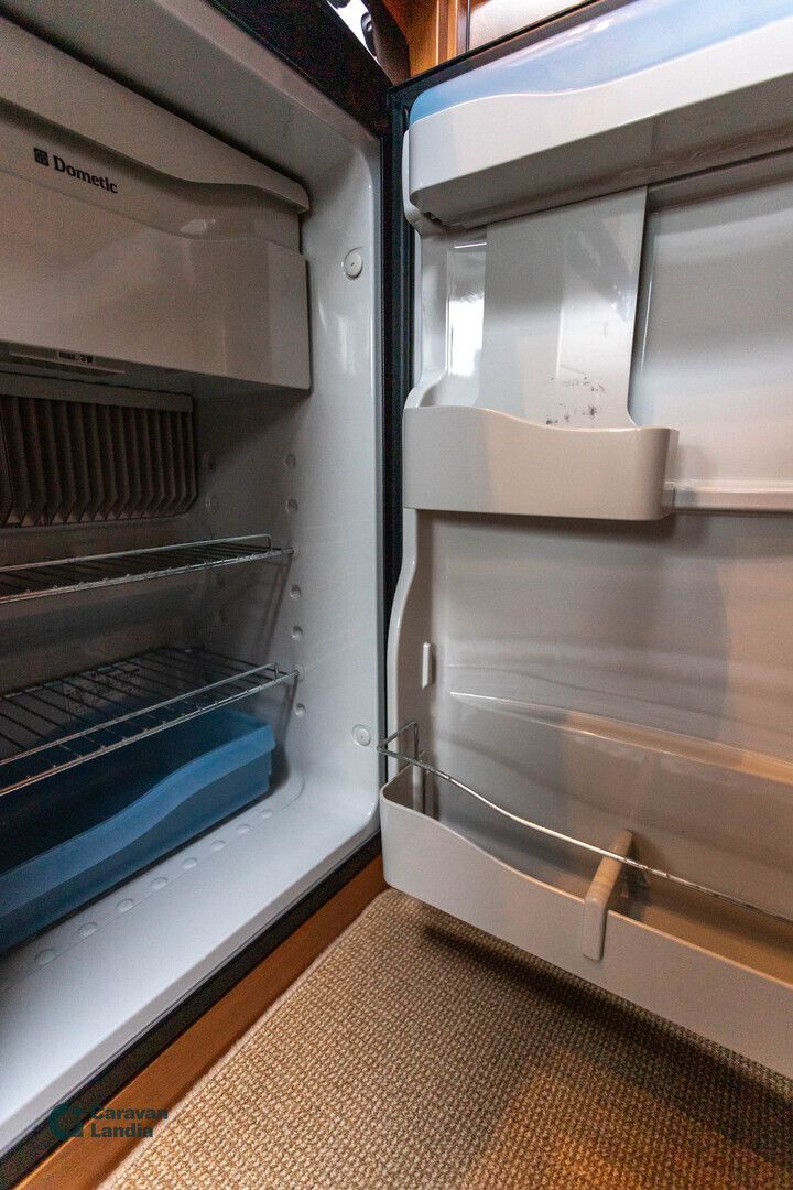 Dethleffs ADVANTAGE I 6611 3.0 Mjet 160 hv ** ALDE, MATALAT ERILLISVUOTEET, LATTIALÄMMITYS, VETOKOUKKU **, kuva 13