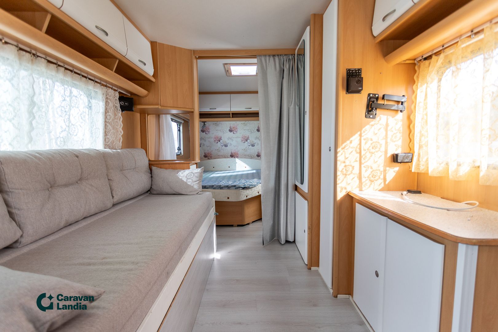Dethleffs Camper 540 ** ALDE(KAASU/SÄHKÖ), INVERTTERI, PARIVUODE PITKITTÄIN **, kuva 10