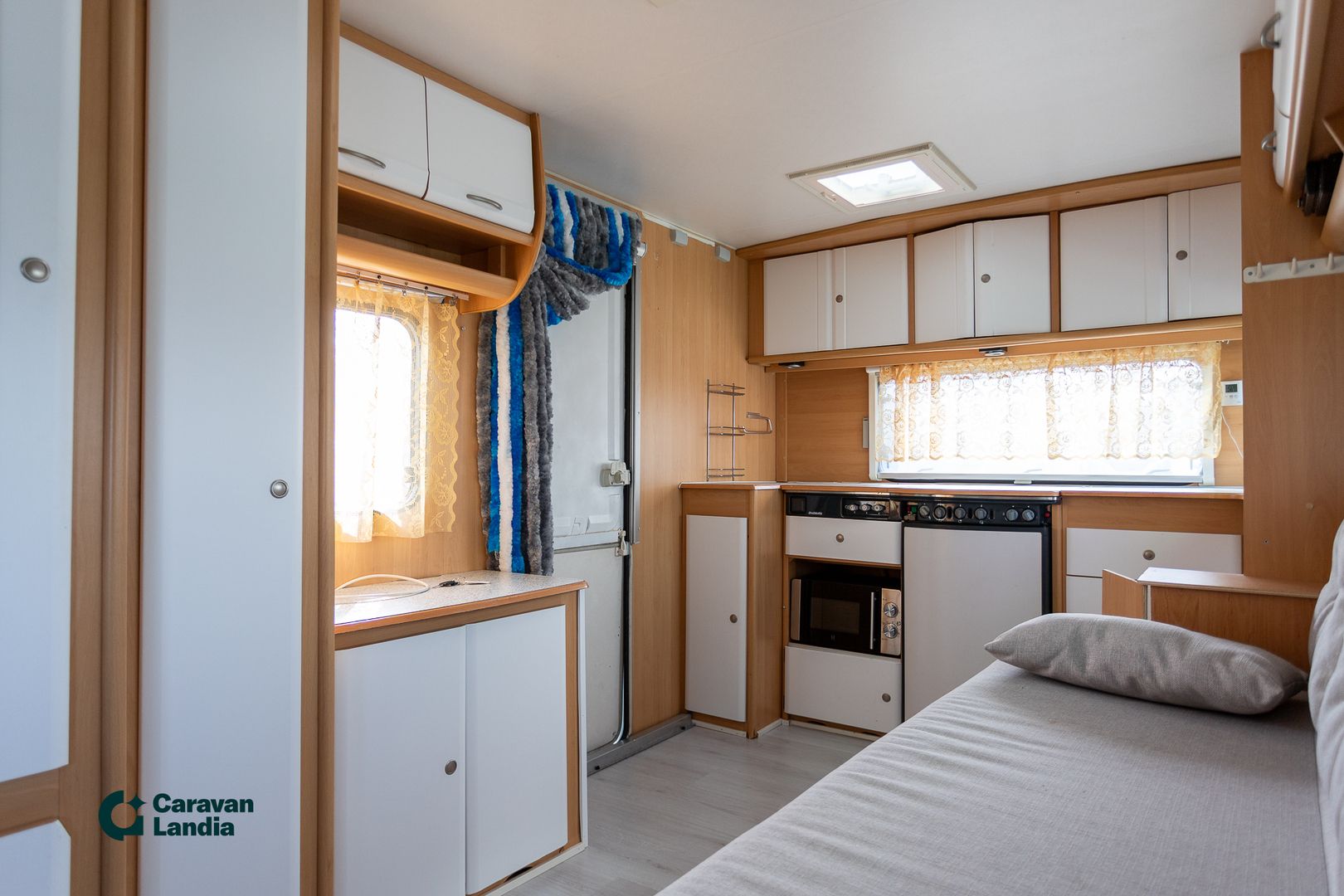 Dethleffs Camper 540 ** ALDE(KAASU/SÄHKÖ), INVERTTERI, PARIVUODE PITKITTÄIN **, kuva 11