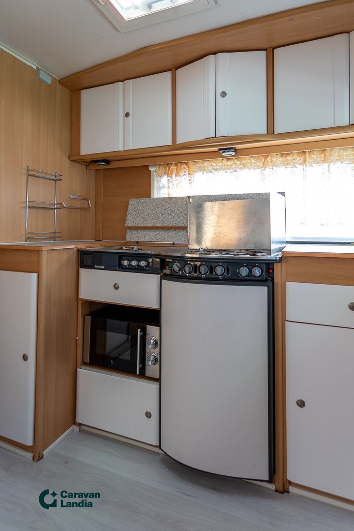 Dethleffs Camper 540 ** ALDE(KAASU/SÄHKÖ), INVERTTERI, PARIVUODE PITKITTÄIN **, kuva 12