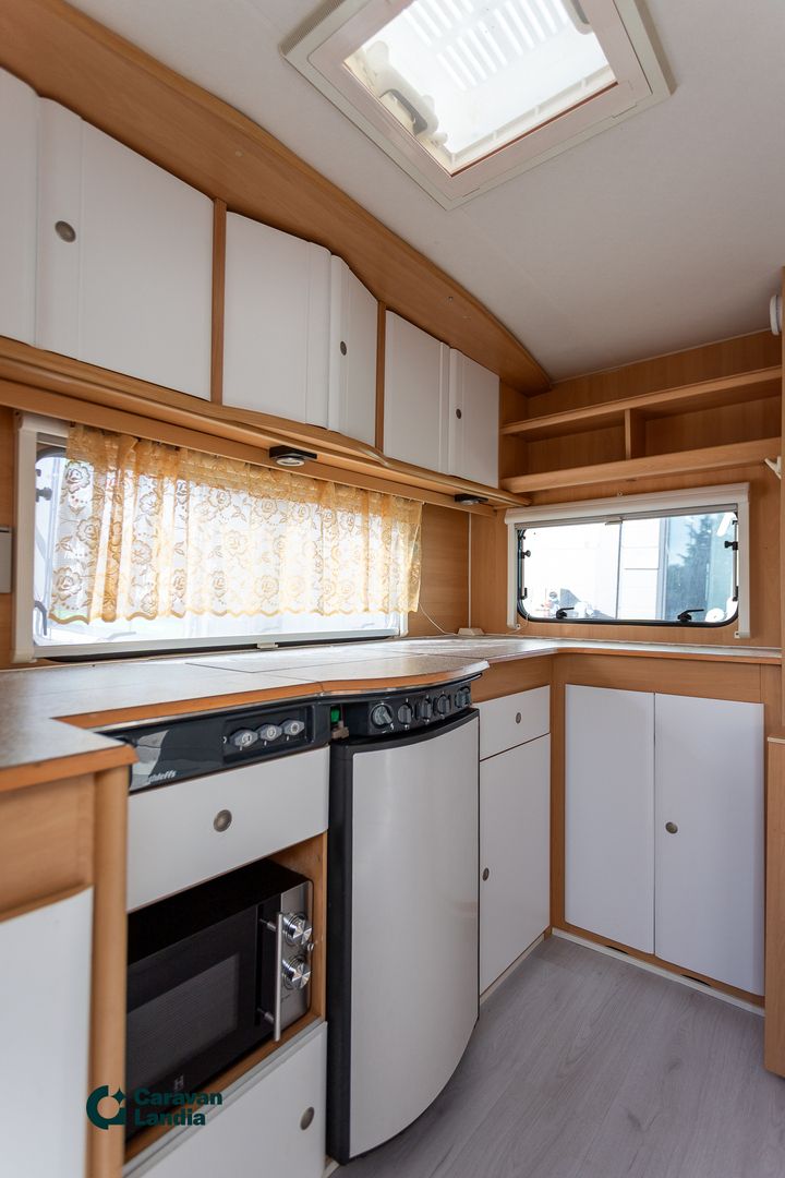 Dethleffs Camper 540 ** ALDE(KAASU/SÄHKÖ), INVERTTERI, PARIVUODE PITKITTÄIN **, kuva 9