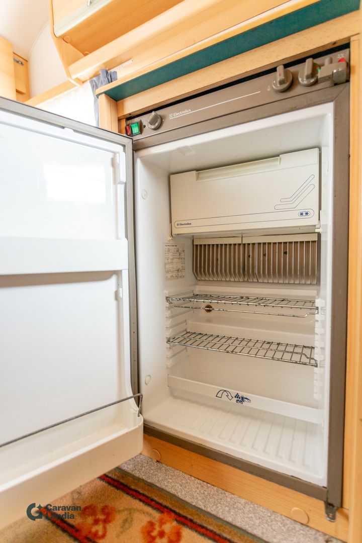 Knaus Eifelland Holiday 350 TK ** TRUMA SÄHKÖPATRUUNA, U-ISTUINRYHMÄ, 900KG KOKONAISMASSA **, kuva 12