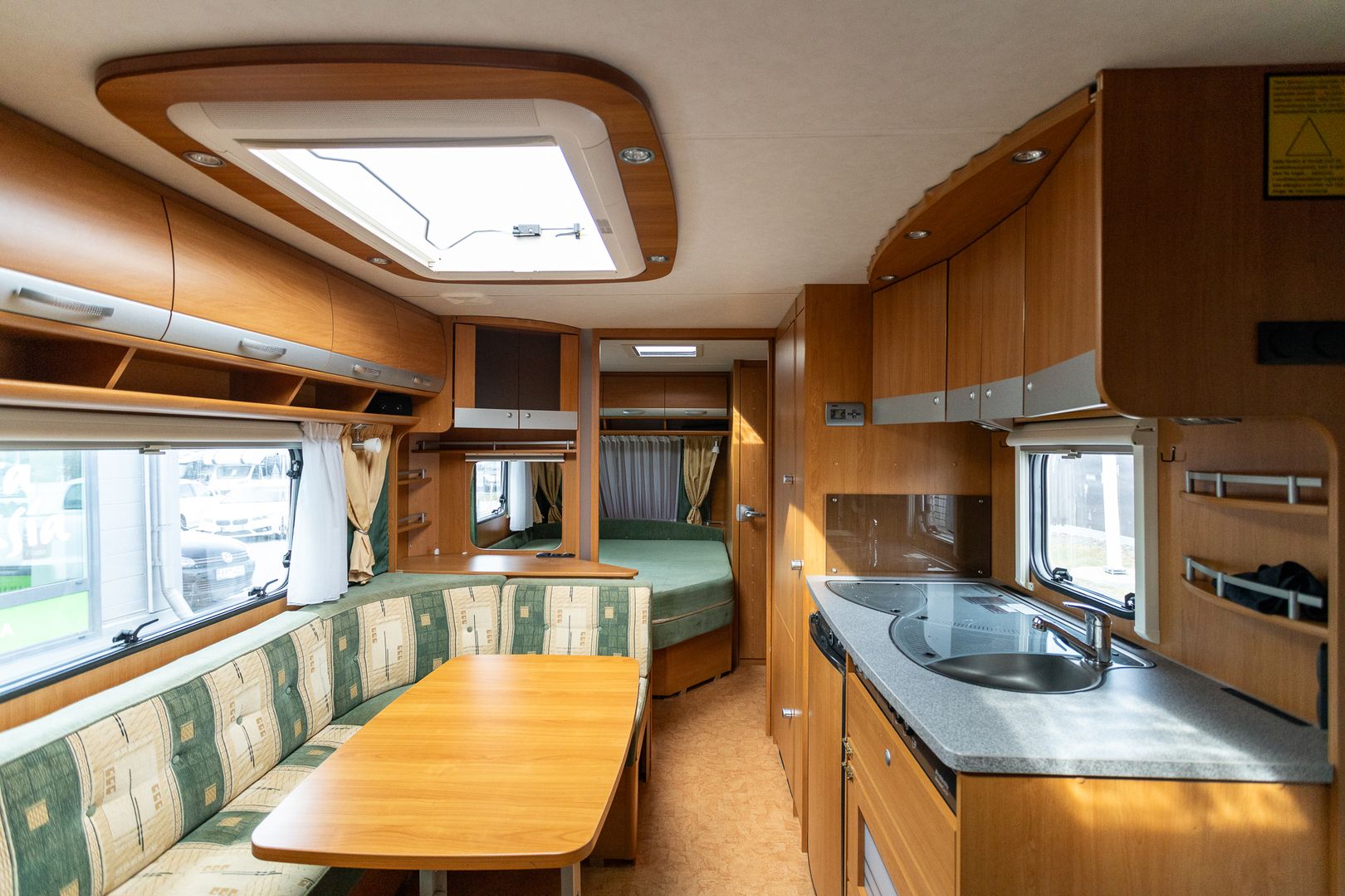 Dethleffs Camper 560 SK ** ALDE, KERROSVUOTEET, PITKITTÄINEN-PARIVUODE **, kuva 6