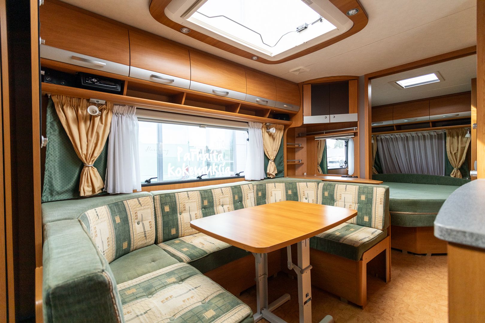 Dethleffs Camper 560 SK ** ALDE, KERROSVUOTEET, PITKITTÄINEN-PARIVUODE **, kuva 7