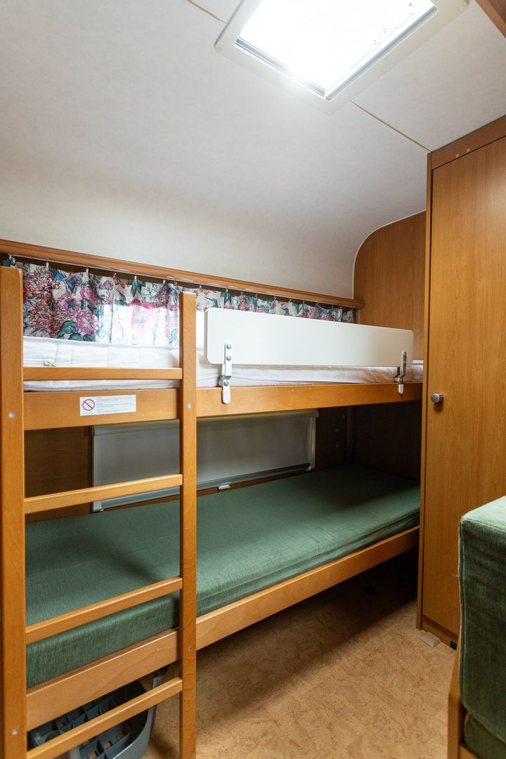 Dethleffs Camper 560 SK ** ALDE, KERROSVUOTEET, PITKITTÄINEN-PARIVUODE **, kuva 8