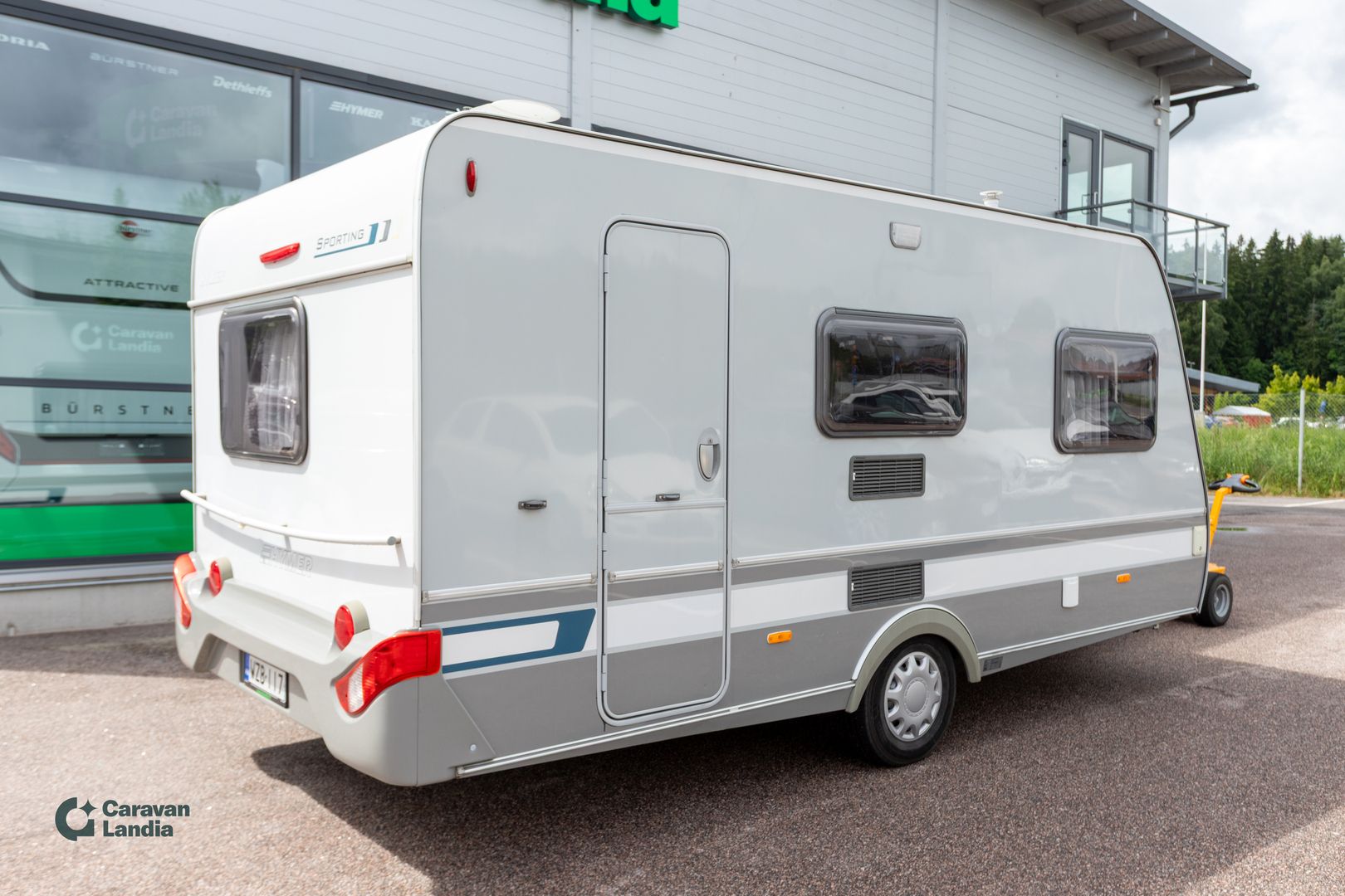 Hymer Sporting 440 **AURINKOPANEELI, TRUMA (KAASU/SÄHKÖ), PARIVUODE, 4 HLÖ**, kuva 3