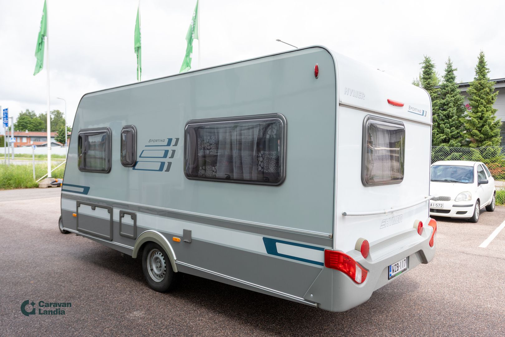 Hymer Sporting 440 **AURINKOPANEELI, TRUMA (KAASU/SÄHKÖ), PARIVUODE, 4 HLÖ**, kuva 4