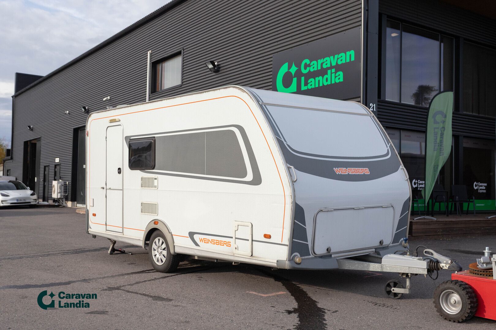 Weinsberg CaraOne 450 FU ** TRUMA-SÄHKÖPATRUUNA, INVERTTERI, PITKITTÄINEN PARIVUODE **, kuva 1