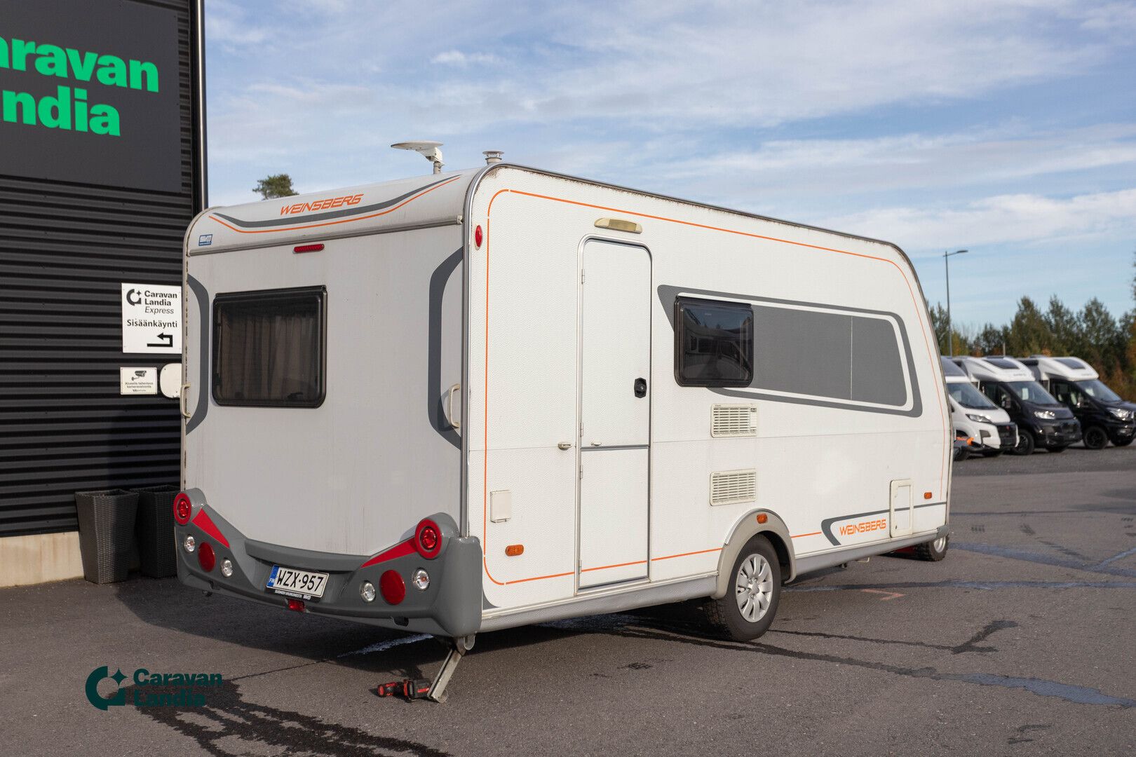 Weinsberg CARAONE 450 FU ** TRUMA-SÄHKÖPATRUUNA, INVERTTERI, PITKITTÄINEN PARIVUODE **, kuva 3