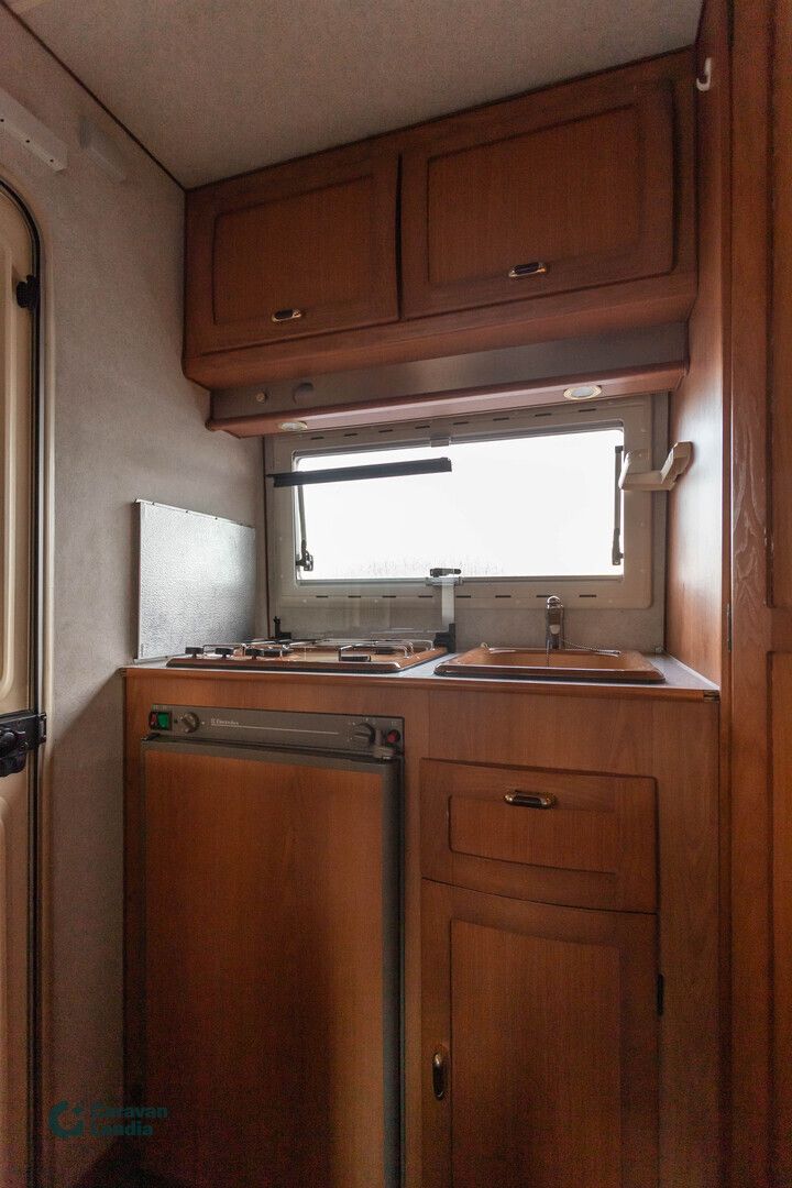 Elnagh Columbia 102 2.5 TDi 100 hv ** TRUMA, VASTAKKAINEN PÖYTÄRYHMÄ, SIVUSOHVA, PERUUTUSKAMERA **, kuva 10
