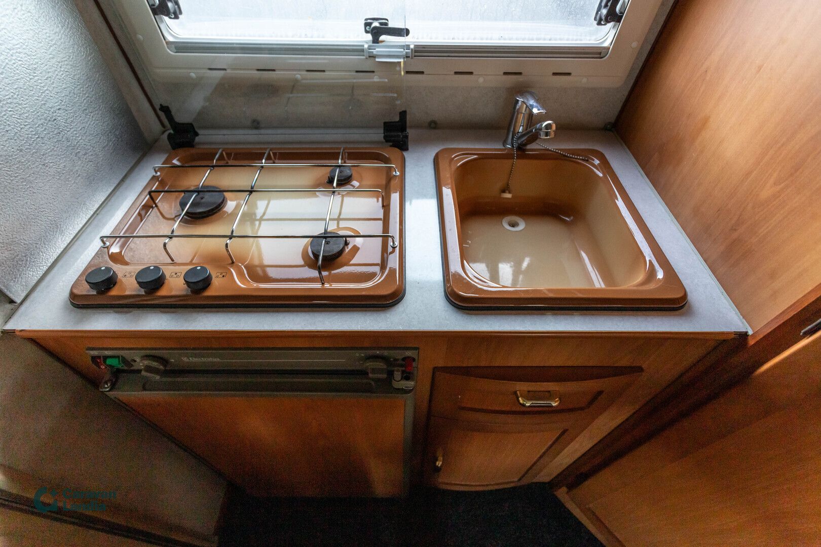 Elnagh Columbia 102 2.5 TDi 100 hv ** TRUMA, VASTAKKAINEN PÖYTÄRYHMÄ, SIVUSOHVA, PERUUTUSKAMERA **, kuva 11