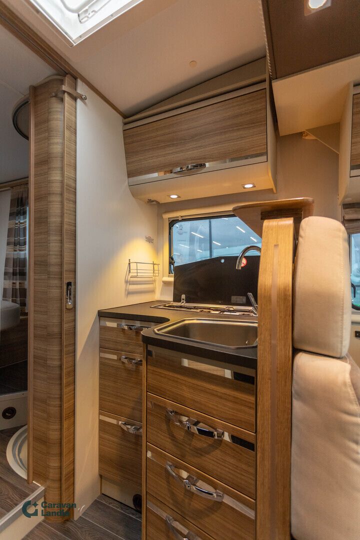 Adria Matrix M 600SC 2.0 BlueHDi 130hv ** TRUMA-SÄHKÖPATRUUNA, SAAREKEVUODE, LASKUVUODE **, kuva 10