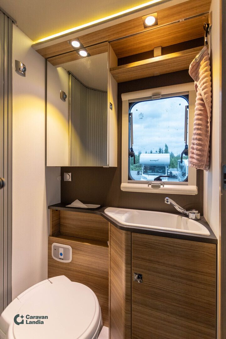 Adria Matrix M 600SC 2.0 BlueHDi 130hv ** TRUMA-SÄHKÖPATRUUNA, SAAREKEVUODE, LASKUVUODE **, kuva 14