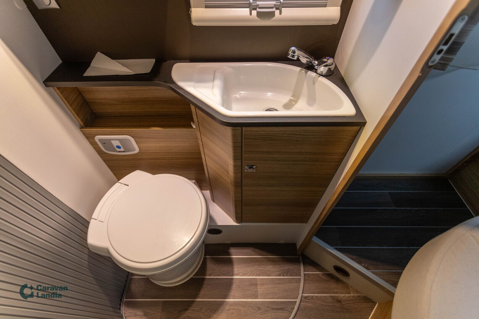 Adria Matrix M 600SC 2.0 BlueHDi 130hv ** TRUMA-SÄHKÖPATRUUNA, SAAREKEVUODE, LASKUVUODE **, kuva 15