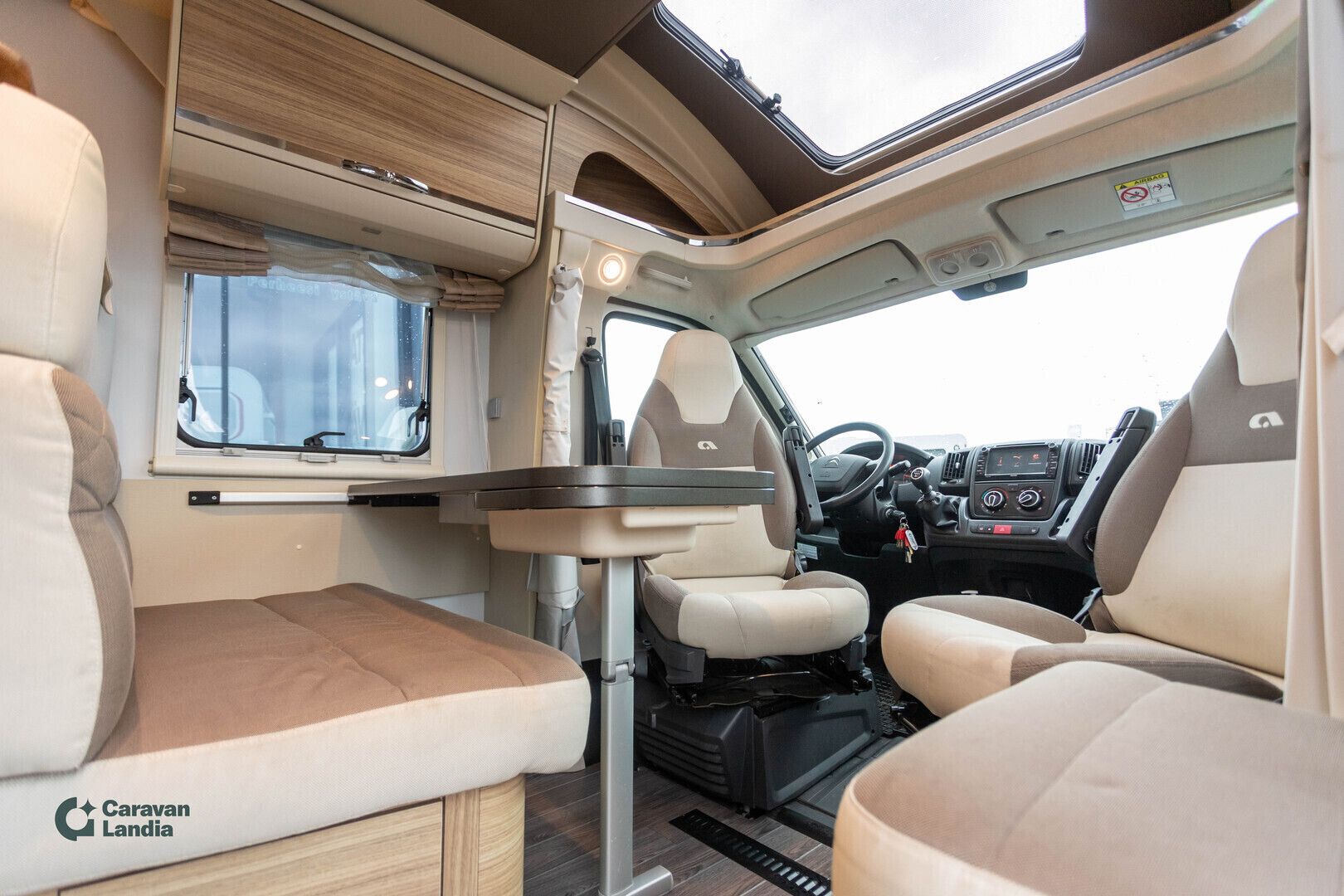 Adria Matrix M 600SC 2.0 BlueHDi 130hv ** TRUMA-SÄHKÖPATRUUNA, SAAREKEVUODE, LASKUVUODE **, kuva 9