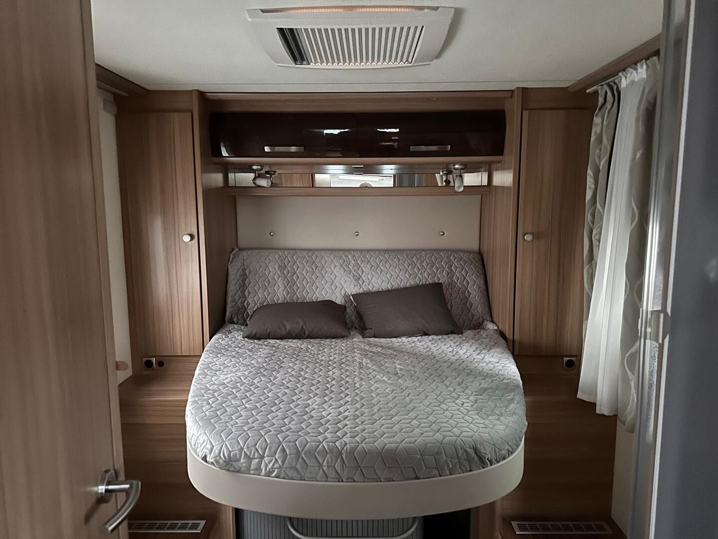 Knaus Sky TI 700 MX Mjet 2.3 130hv ** JUURI TULLUT, SAAREKEVUODE, 2X ILMASTOINTI, ALDE **, kuva 8