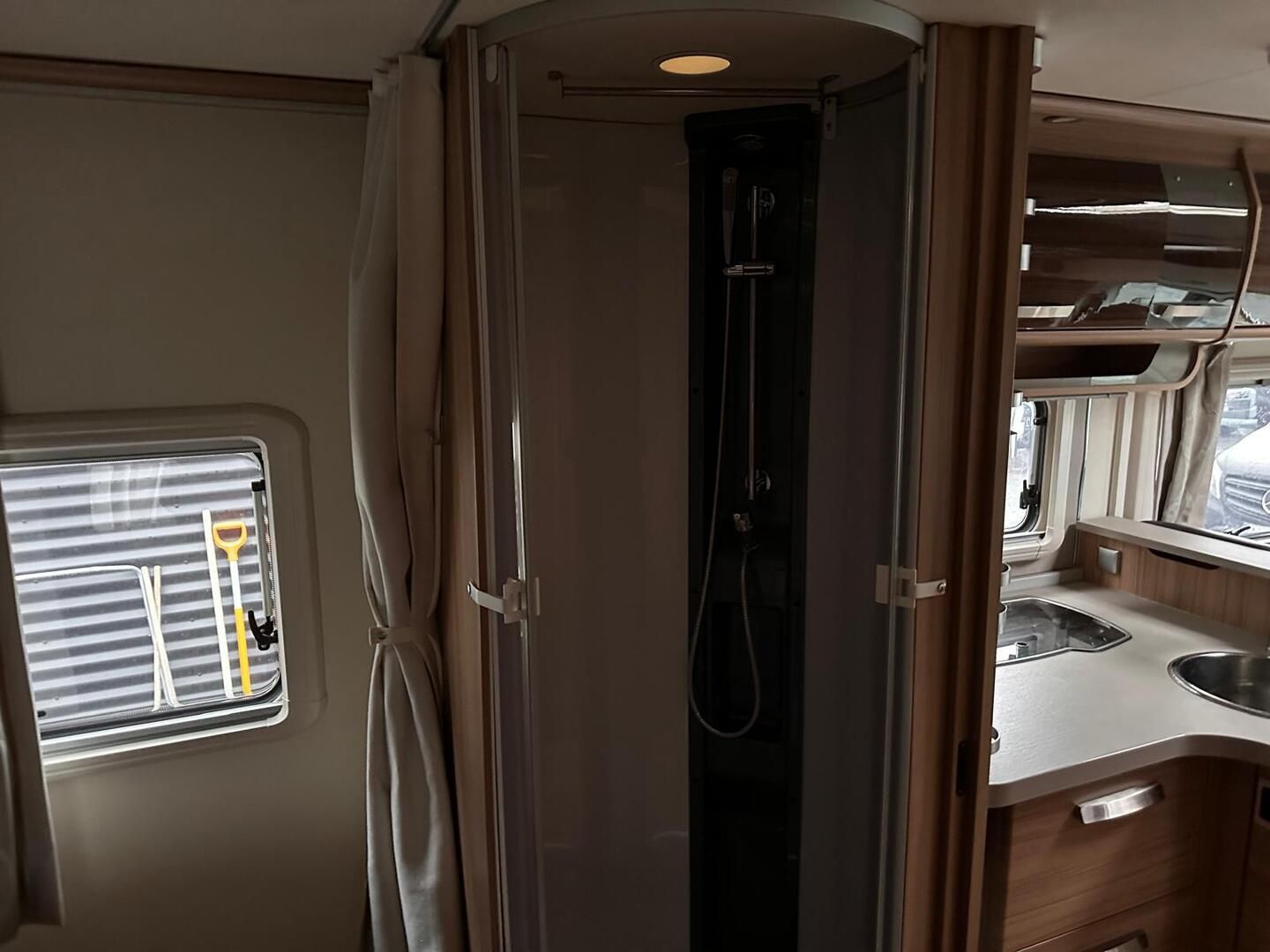 Knaus Sky TI 700 MX Mjet 2.3 130hv ** JUURI TULLUT, SAAREKEVUODE, 2X ILMASTOINTI, ALDE **, kuva 9