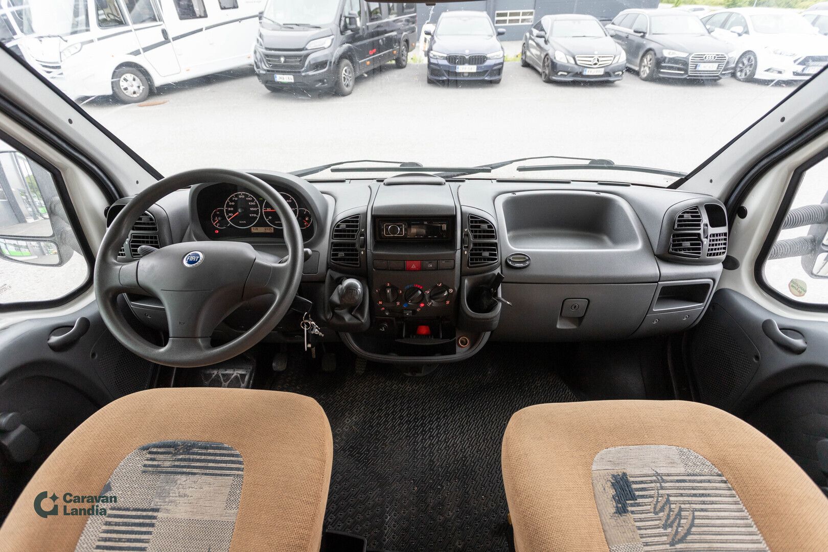 Eura Mobil SPORT 500 MS 2.3 JTD 110hv ** TRUMA, TAKA-WC, ISO-PÖYTÄRYHMÄ **, kuva 6
