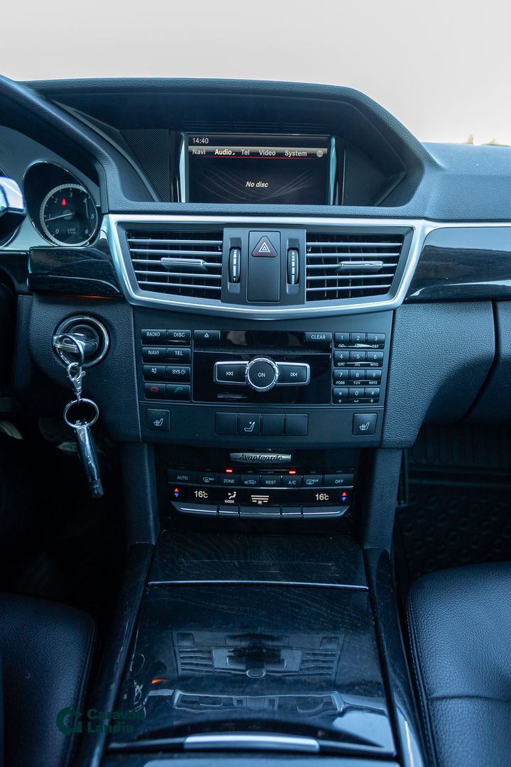 Mercedes-Benz E 300 CDI 204hv Bluetec Hybrid ** NAVIGAATTORI, PUOLINAHKASISUSTA, LOHKOLÄMMITIN **, kuva 21