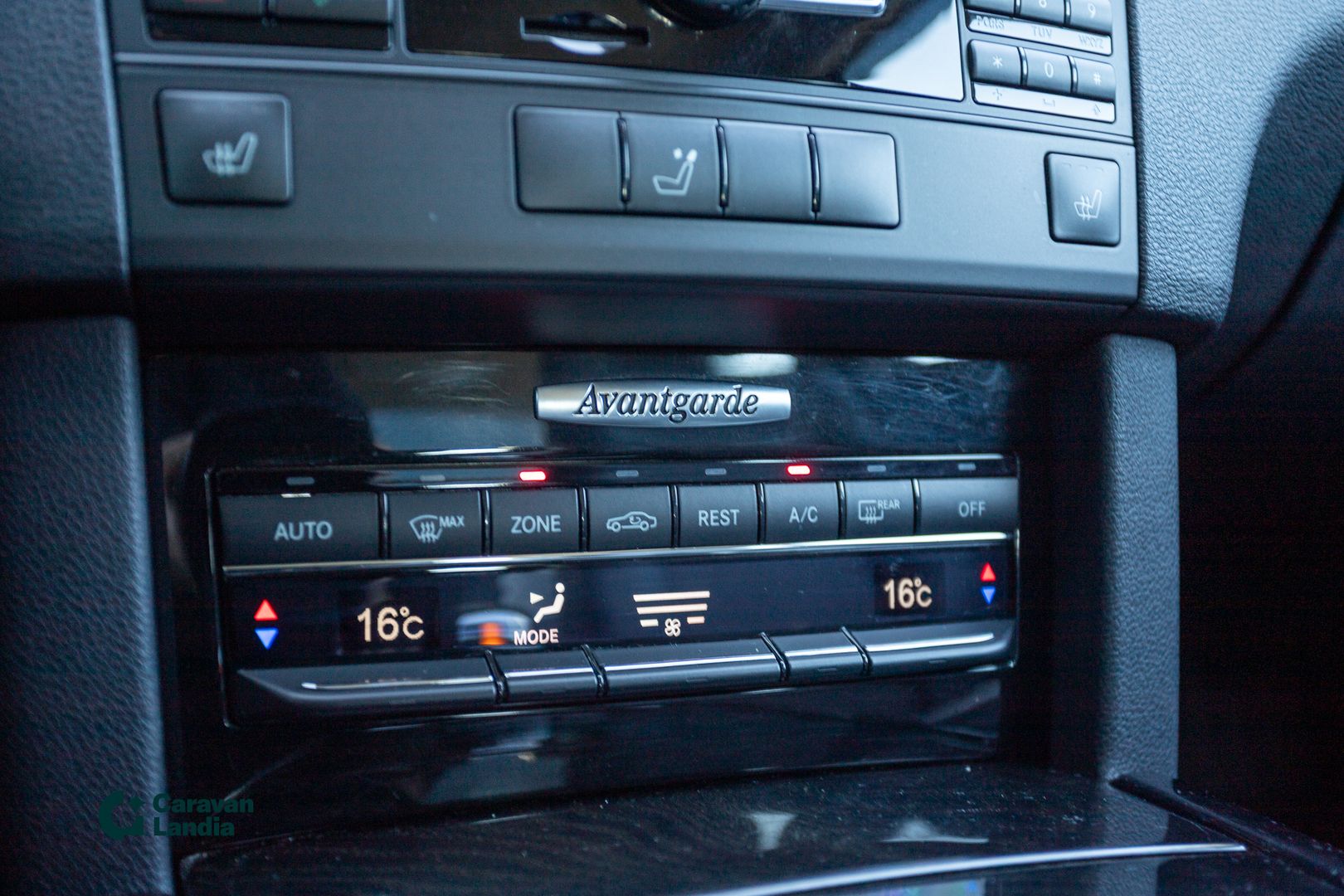 Mercedes-Benz E 300 CDI 204hv Bluetec Hybrid ** NAVIGAATTORI, PUOLINAHKASISUSTA, LOHKOLÄMMITIN **, kuva 25